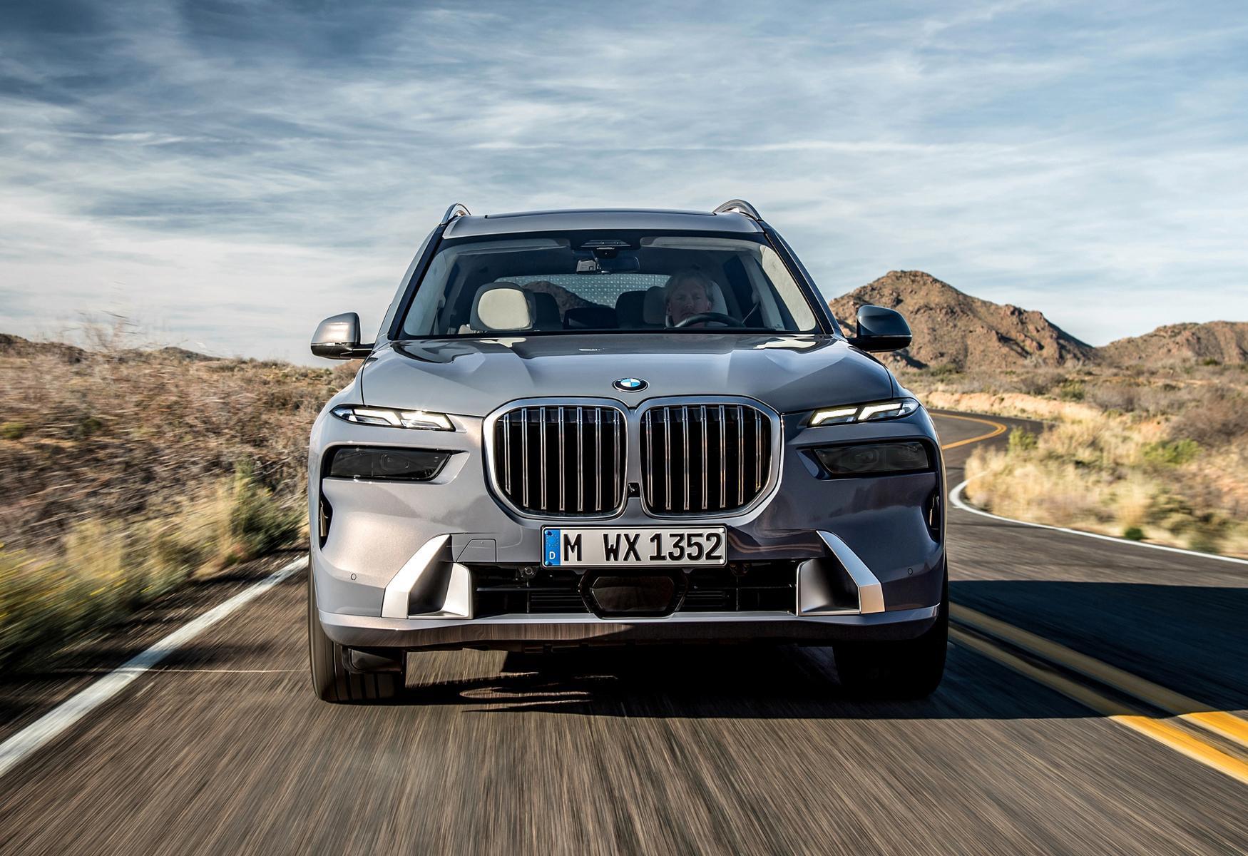 全新BMW X7正式展開預售，預計將導入X7 xDrive40i與全新X7 M60i xDrive，預售參考價為新台幣518萬元與700萬元，揭開BMW驚豔四方的地表王者剽悍序章。