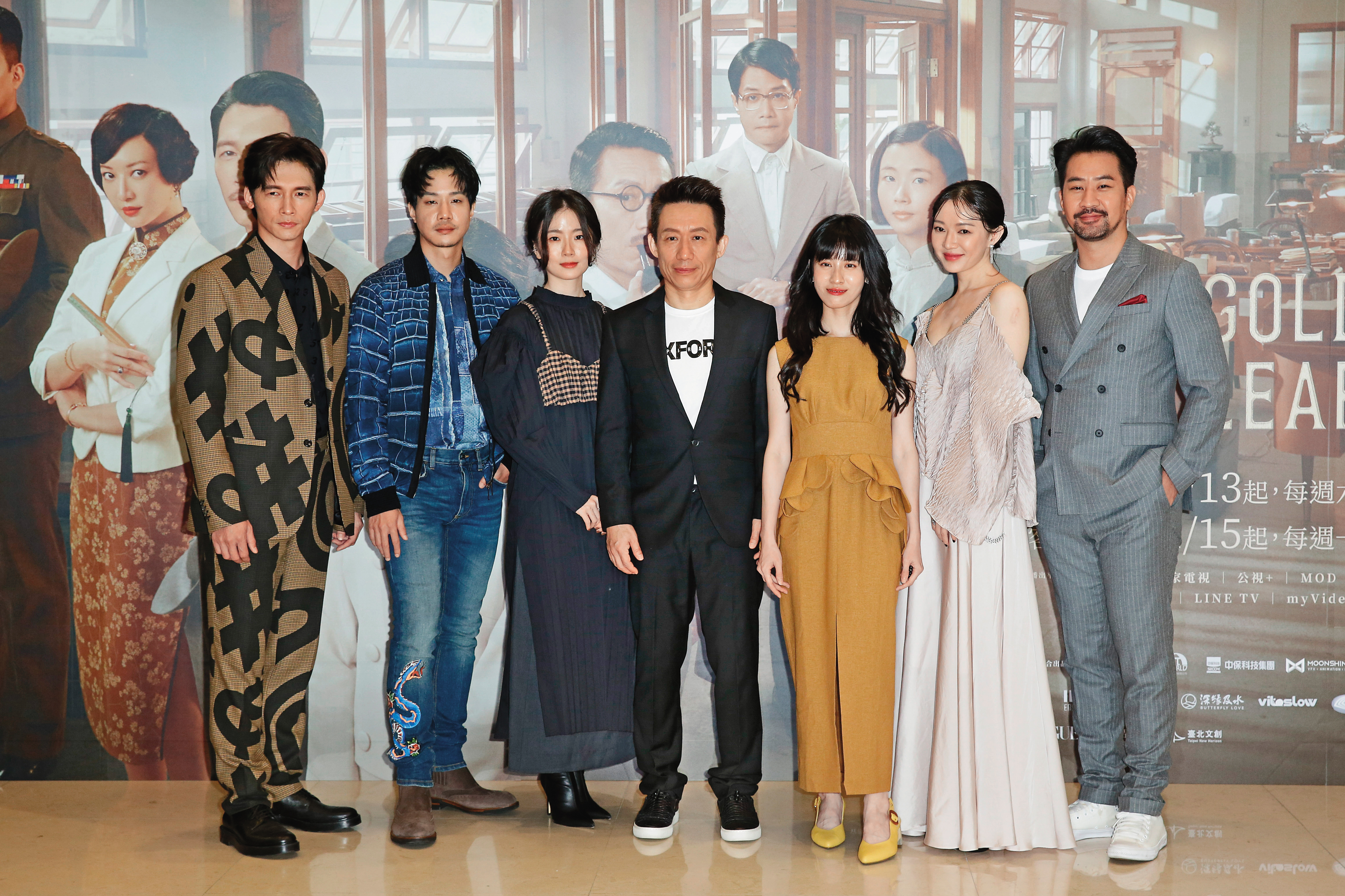 之前《茶金》首映記者會，温昇豪（左一）與李杏（右二）各站一邊，當時完全沒想到名字會連在一起。