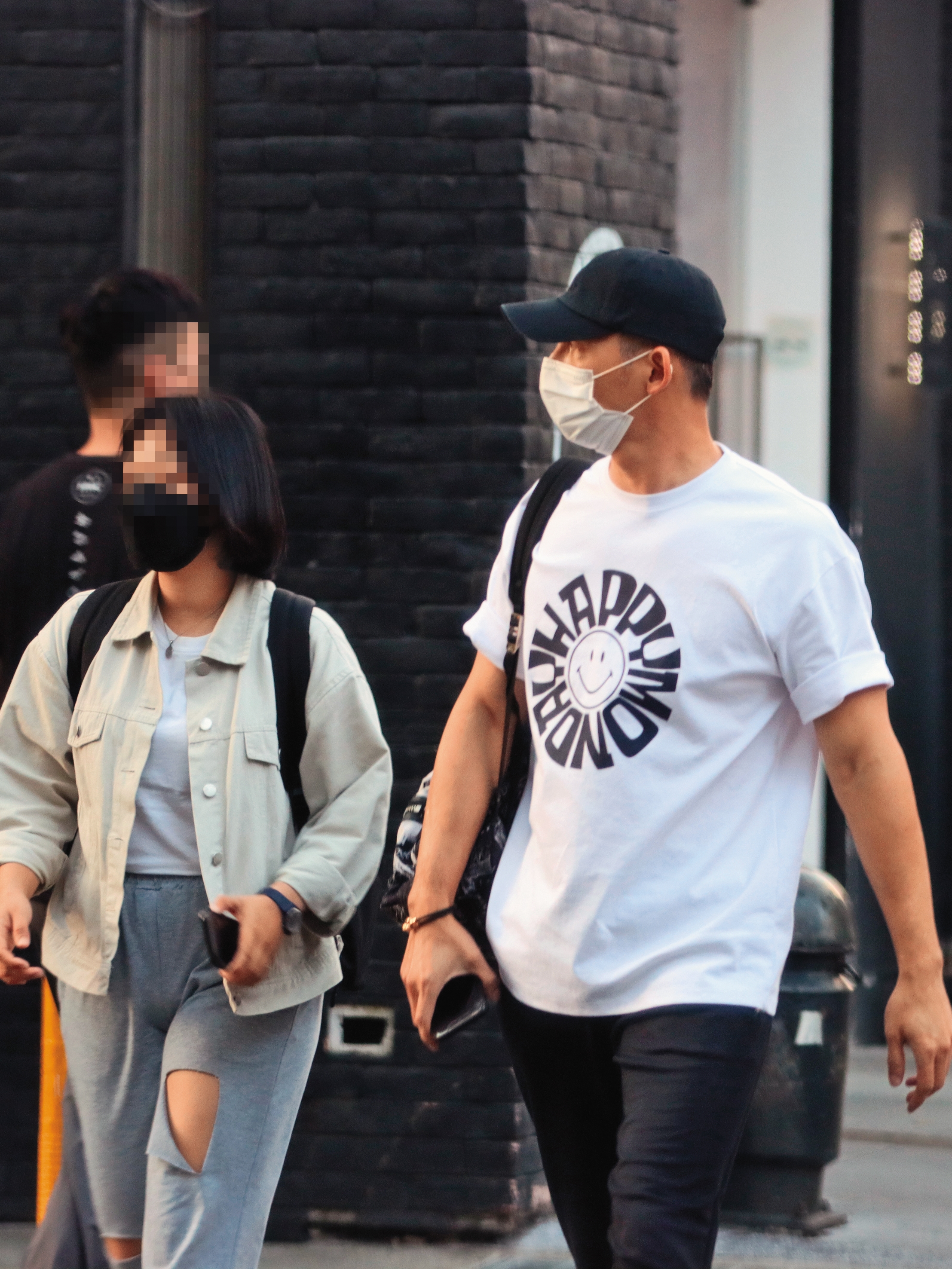 其實温昇豪忙於工作，身邊多半都是女助理陪伴，一天進行多個演藝相關行程，並沒有什麼空檔能夠好好約會。