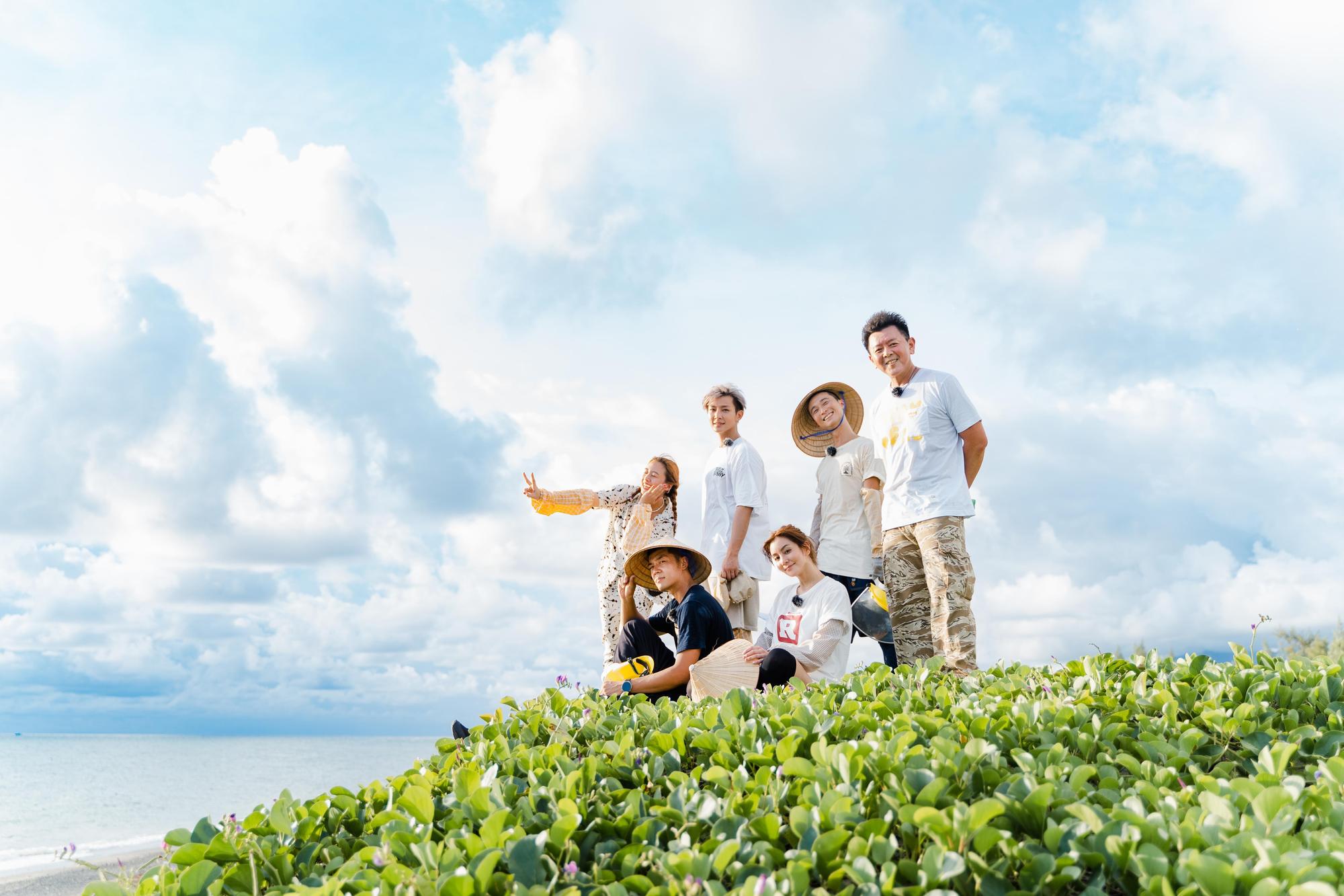 (左起)鬼鬼、姚元浩、炎亞綸、莎莎、浩子、庹宗康合體錄製《嗨!營業中》。(好看娛樂提供)