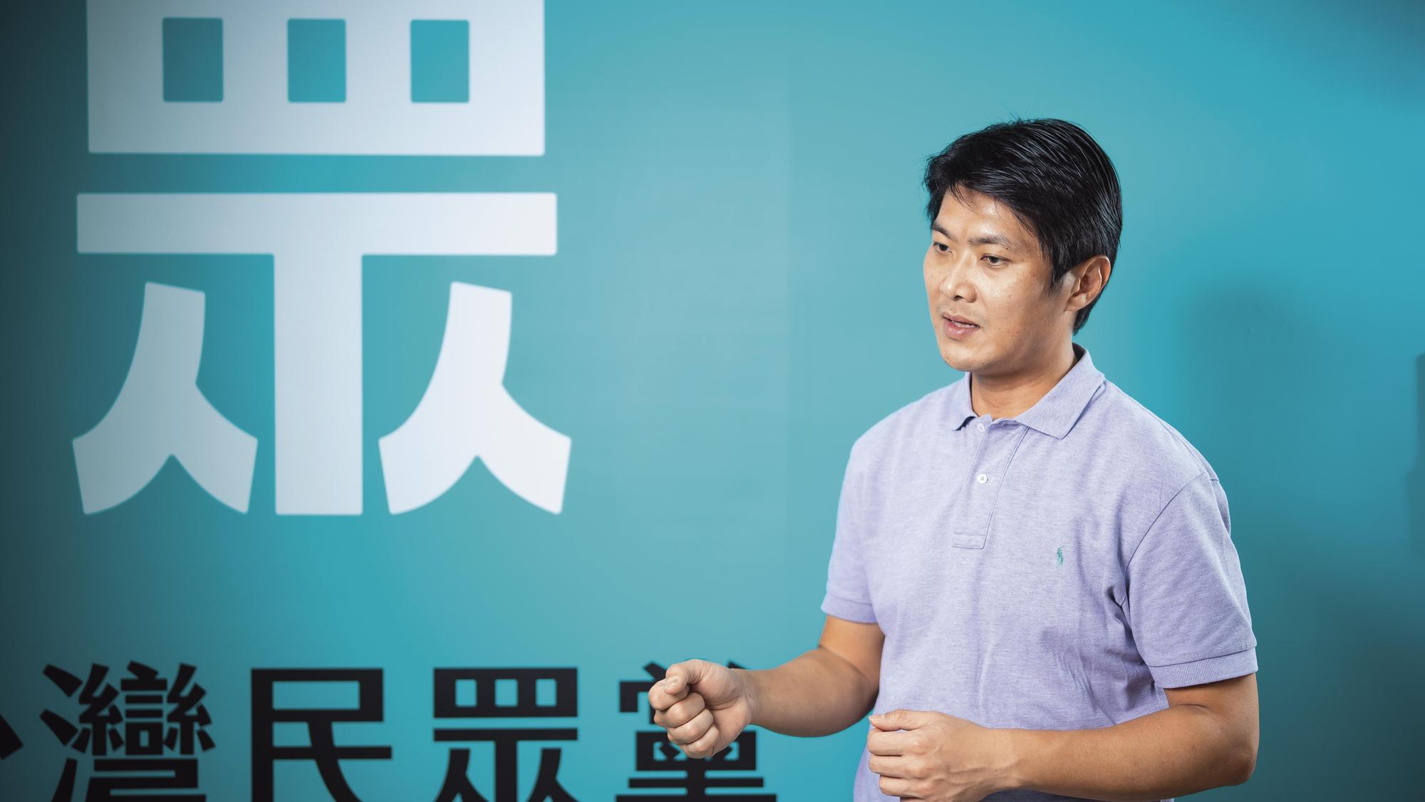 民眾黨市議員參選人許瑞宏坦言自己是政治素人，不擅長包裝過後的政治語言，和有話直說的民眾黨黨主席柯文哲十分投契，希望誠實面對問題、解決問題。