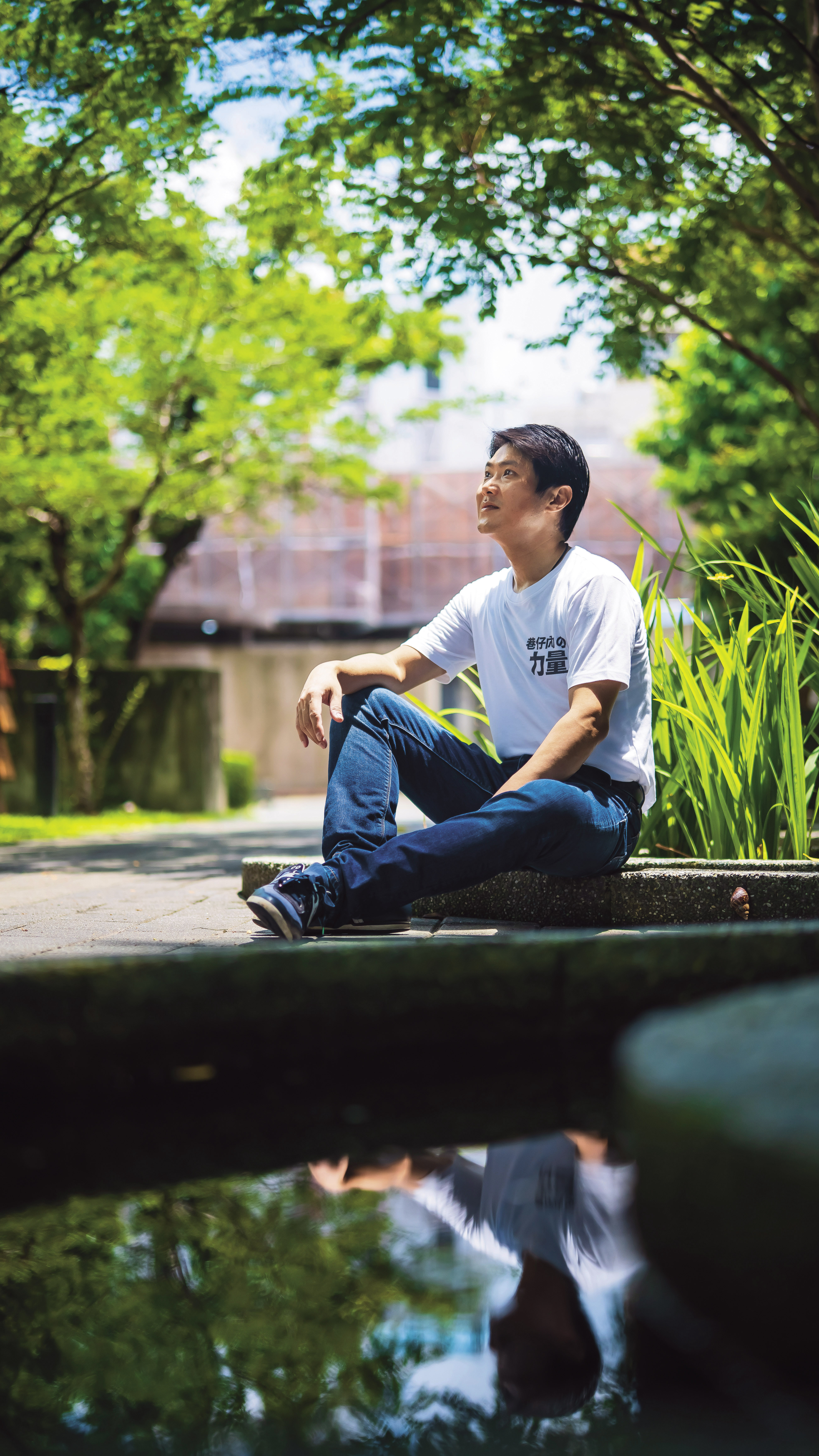 綠意盎然的台中文學公園，是隱藏在喧囂市區裡一處難得的靜謐角落，也讓近日忙於奔走拜票的許瑞宏，得以偷得片刻悠閒。