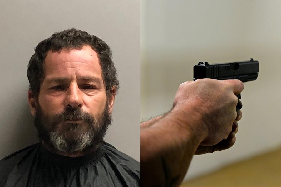 美國亞利桑那州一名52歲的男子槍殺自己的繼父後,直接在路上向警察自首並帶對方回家。(左為翻攝畫面;右為示意圖,pexels提供)