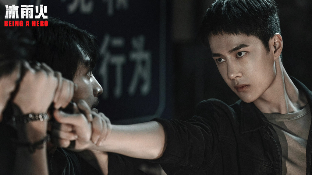 王一博與陳曉主演《冰雨火》以緝毒警察為題材。（翻攝王一博工作室微博）