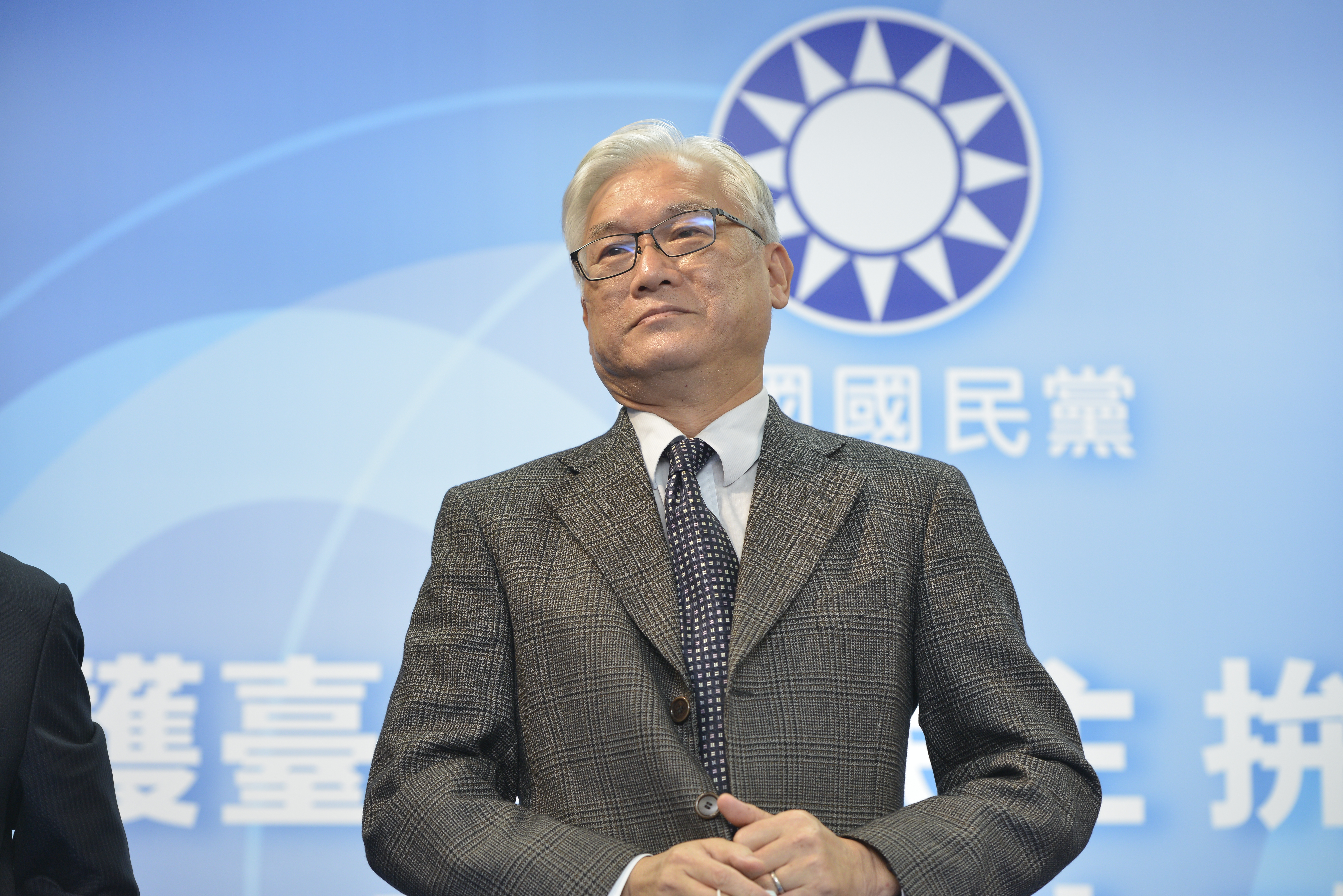 中共解放軍頻頻在台海周遭軍演、威脅區域和平，國民黨副主席夏立言卻在這樣的敏感時刻率團訪問中國。