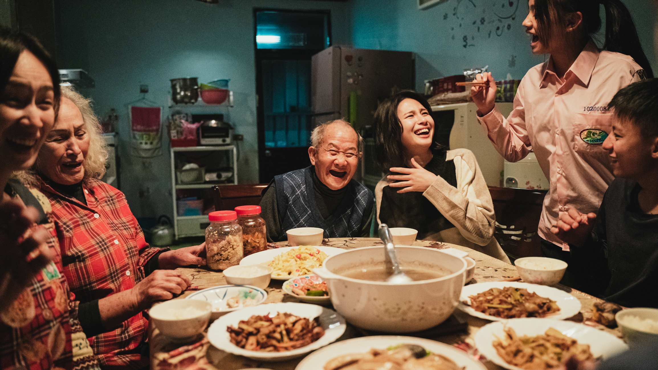 《哈勇家》故事描述三代同堂的泰雅家庭，導演大力起用素人演員，花了二年以上才找到最適合的演員。（華映）