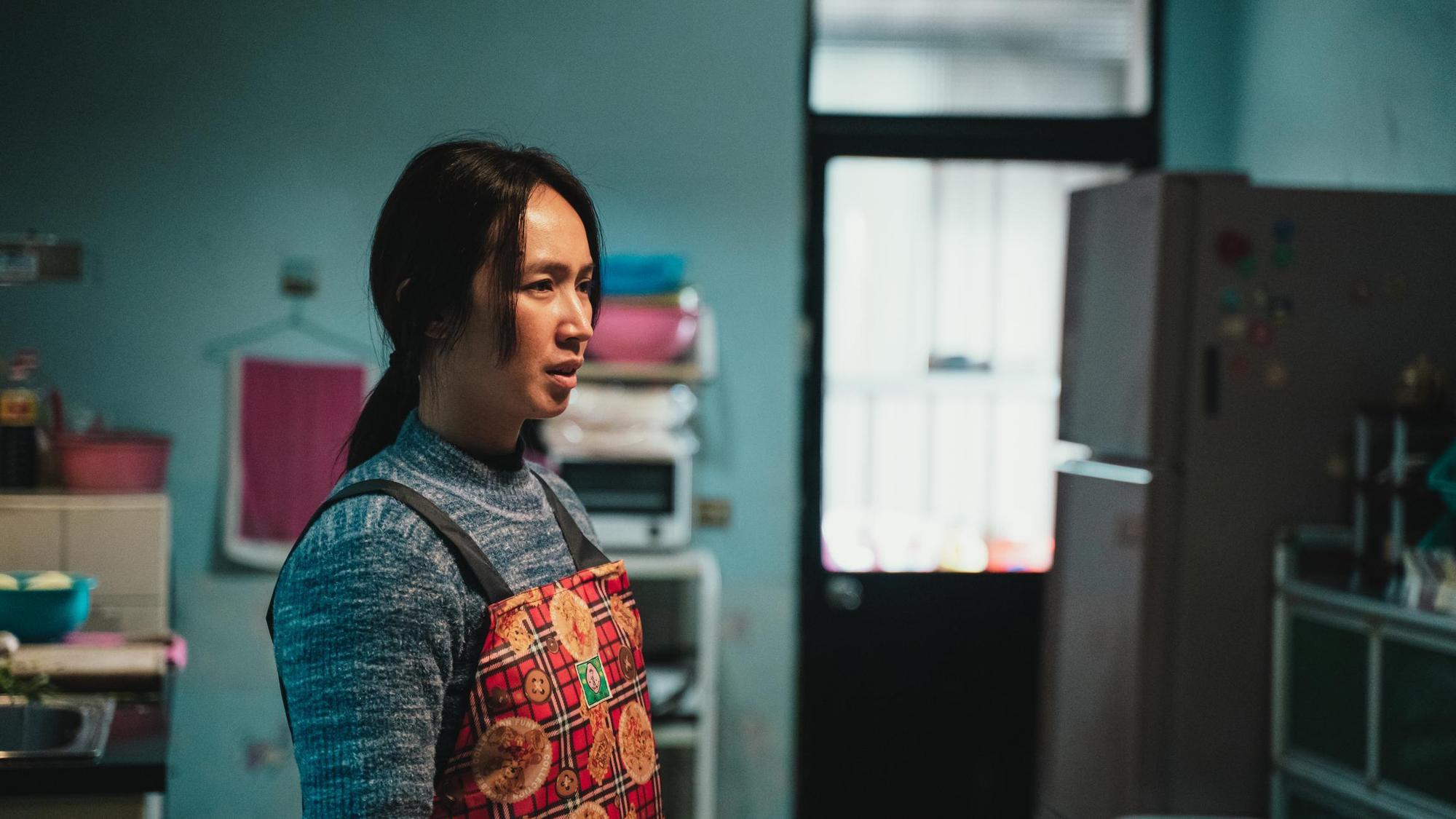 小薰褪去明星光環化身部落婦女,可說完全融入,一點都不會讓人出戲。(華映)