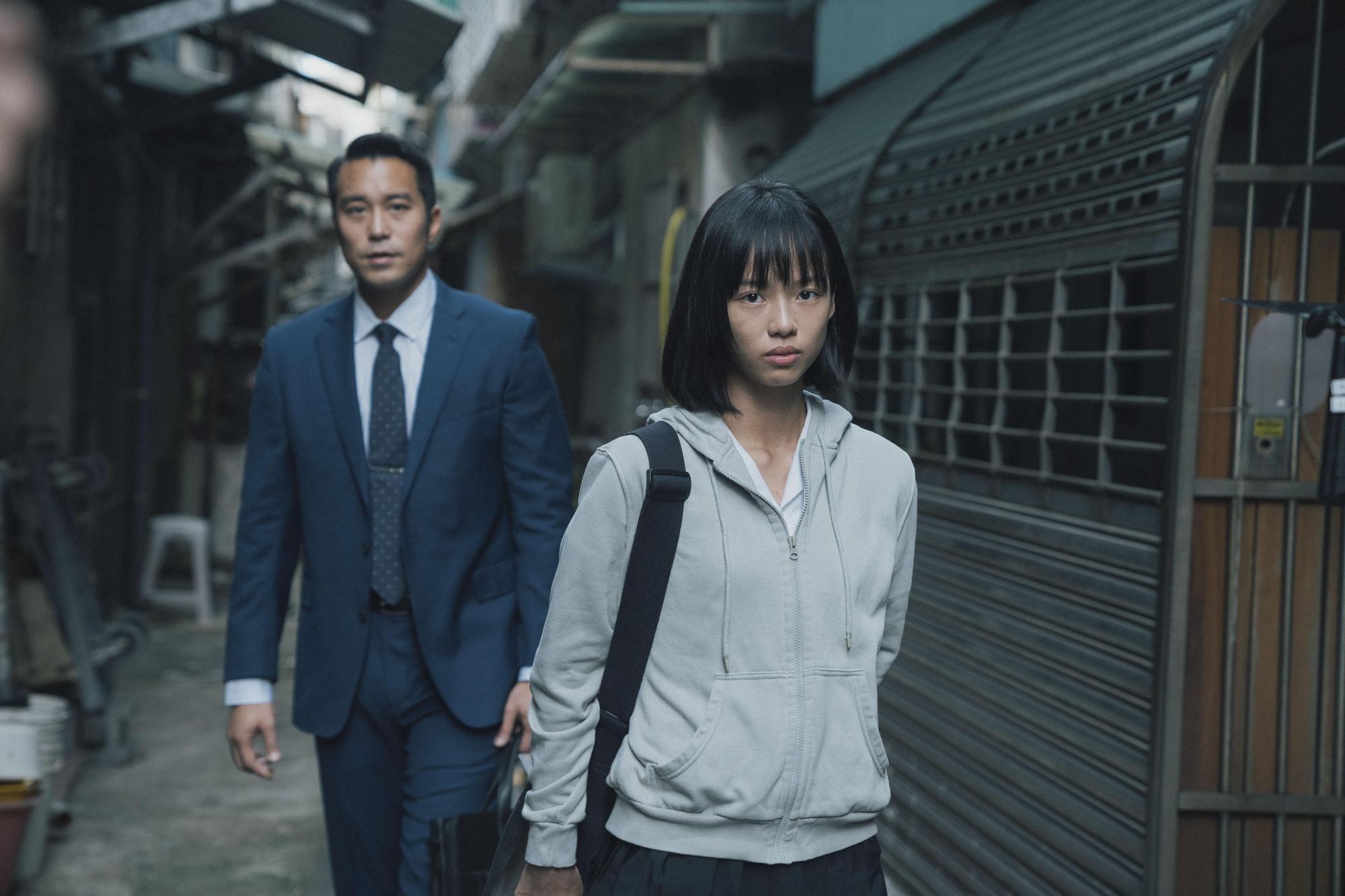 王渝屏再扮高中女生,她飾演性侵受害者,張孝全卻站在狼師一邊幫對方打官司。(傳影互動)