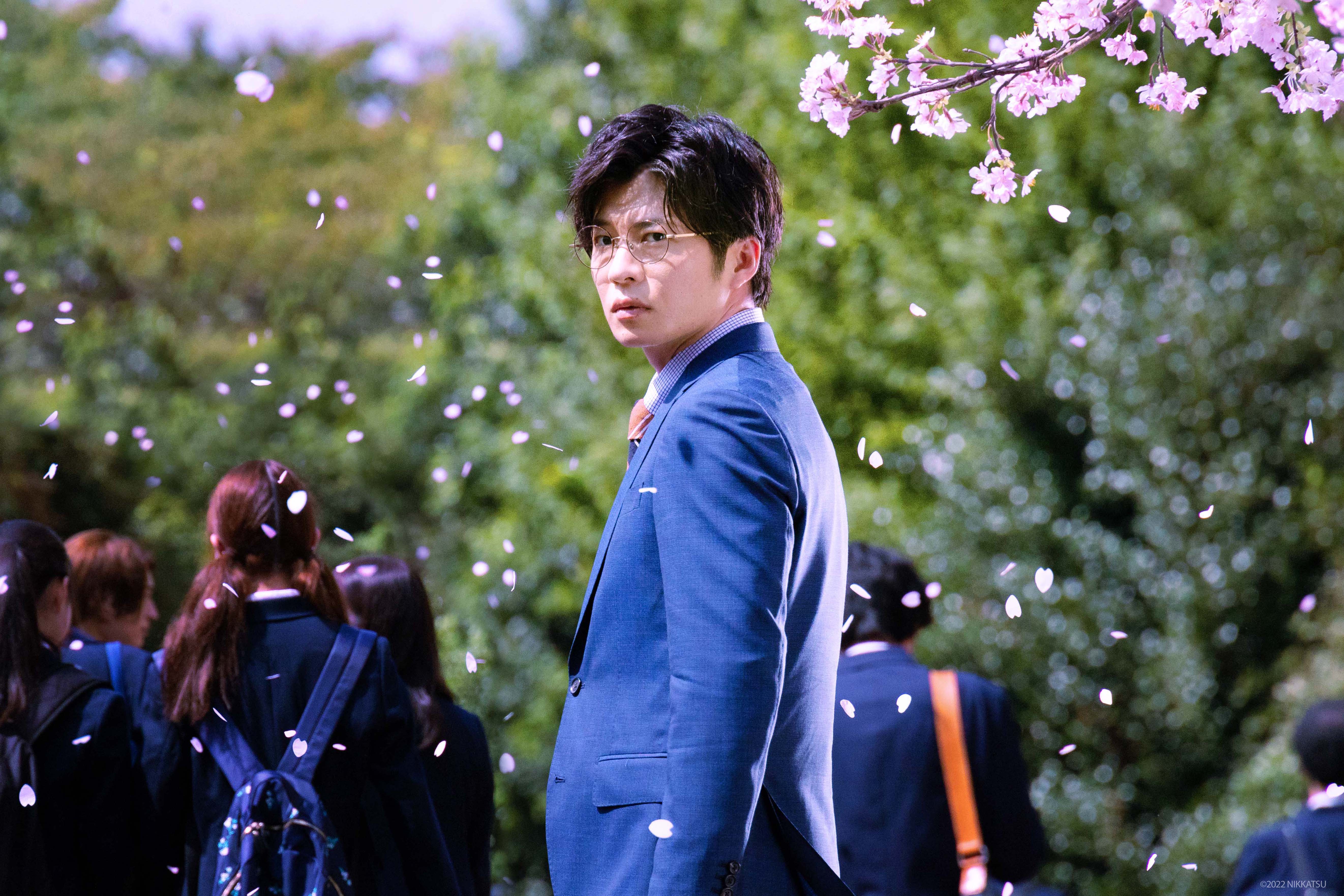 田中圭戲路再一翻轉,演出想讓高中女生殺死的暗黑系人格。(可樂電影提供)