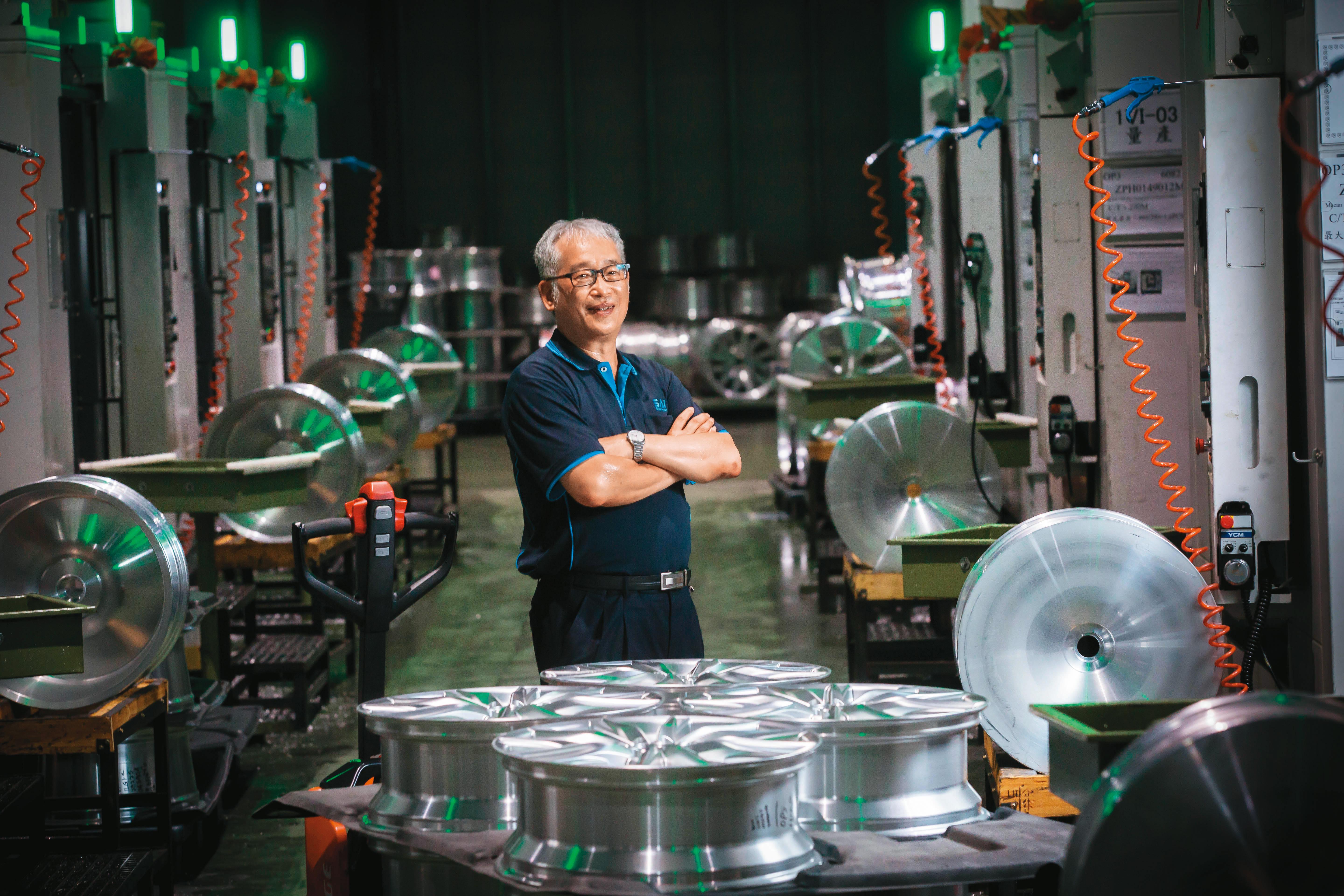 黃聰榮進入巧新逾20年，6年前在公司總經理突然離職、加入對手公司時，臨危受命接下董座位置。