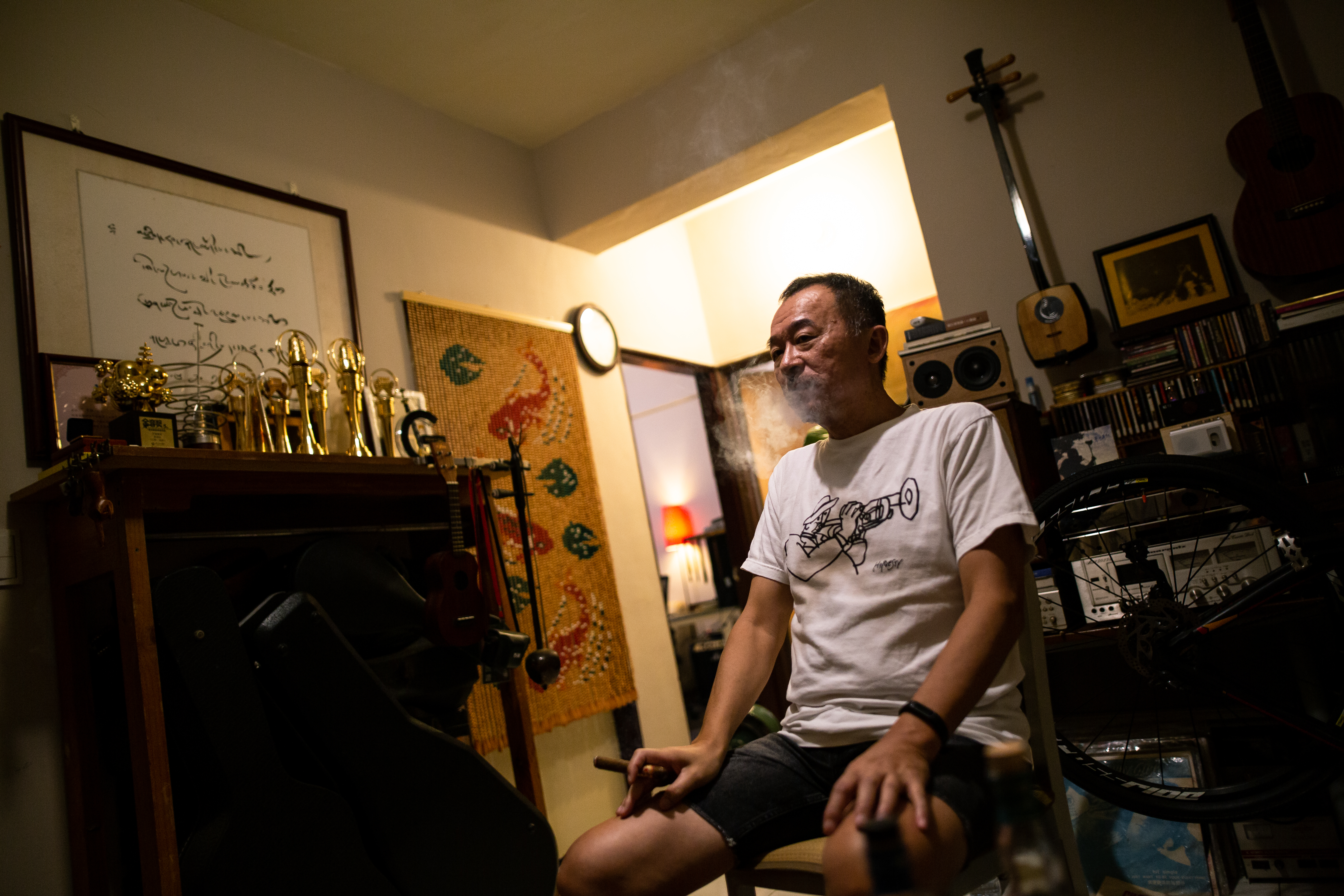 黃連煜在內湖住家不遠的公寓找了2房1廳的獨立空間當工作室。