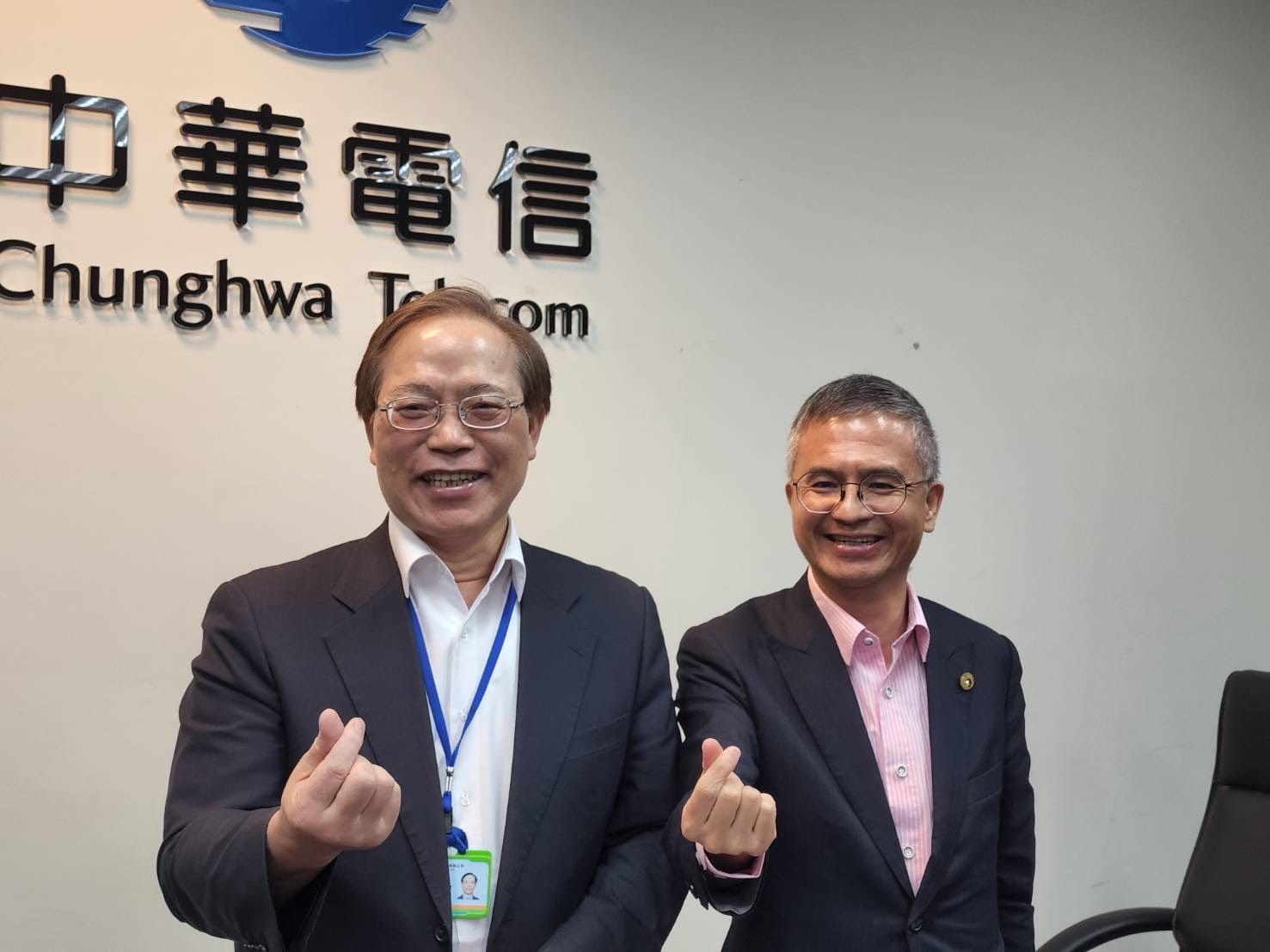 台灣大併台灣之星爆頻譜超標爭議，謝繼茂呼籲NCC依法辦理，有違規就應要求業者繳回。