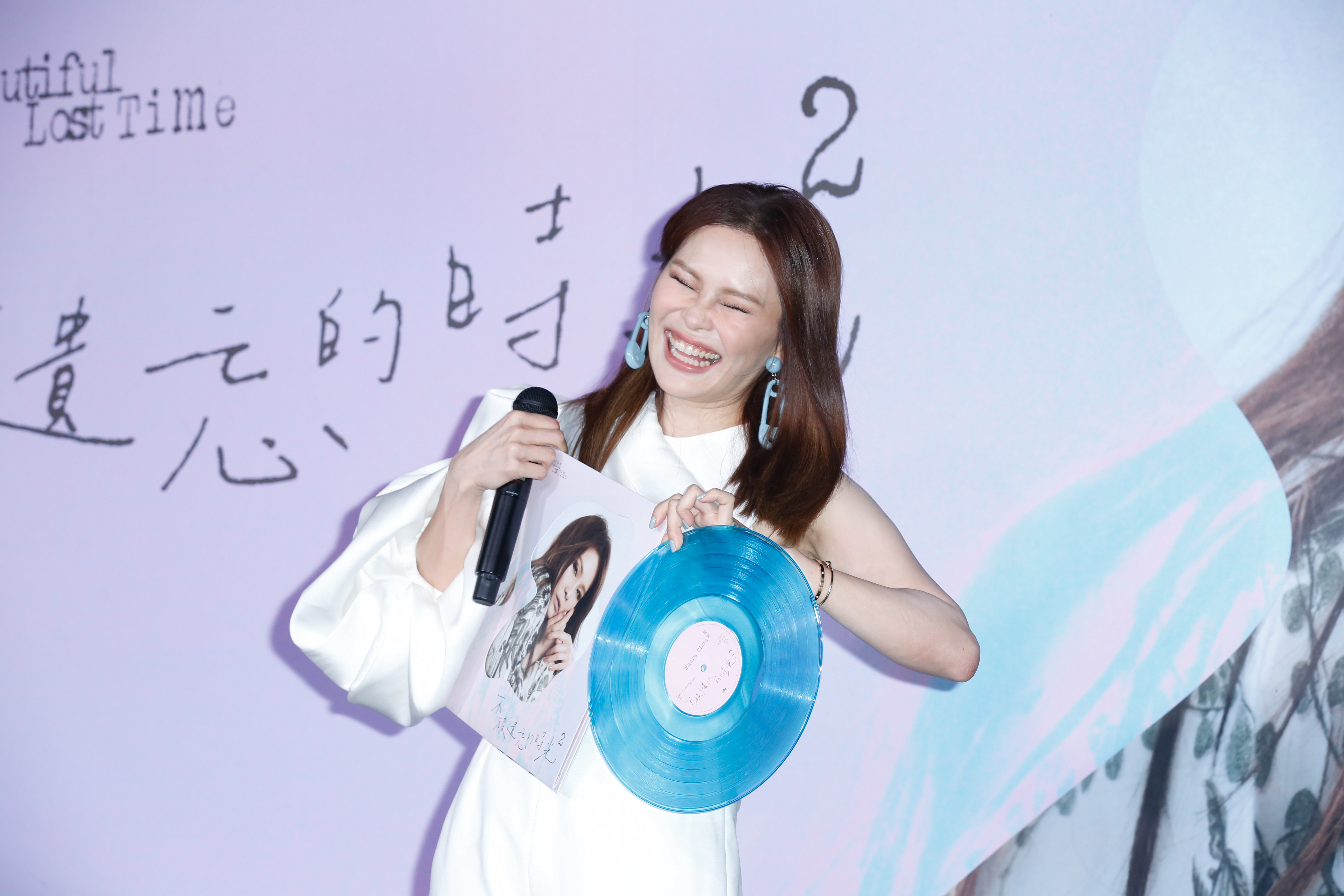 周蕙發行「藍膠」，覺得被挖坑驚呼玉女形象全毀。