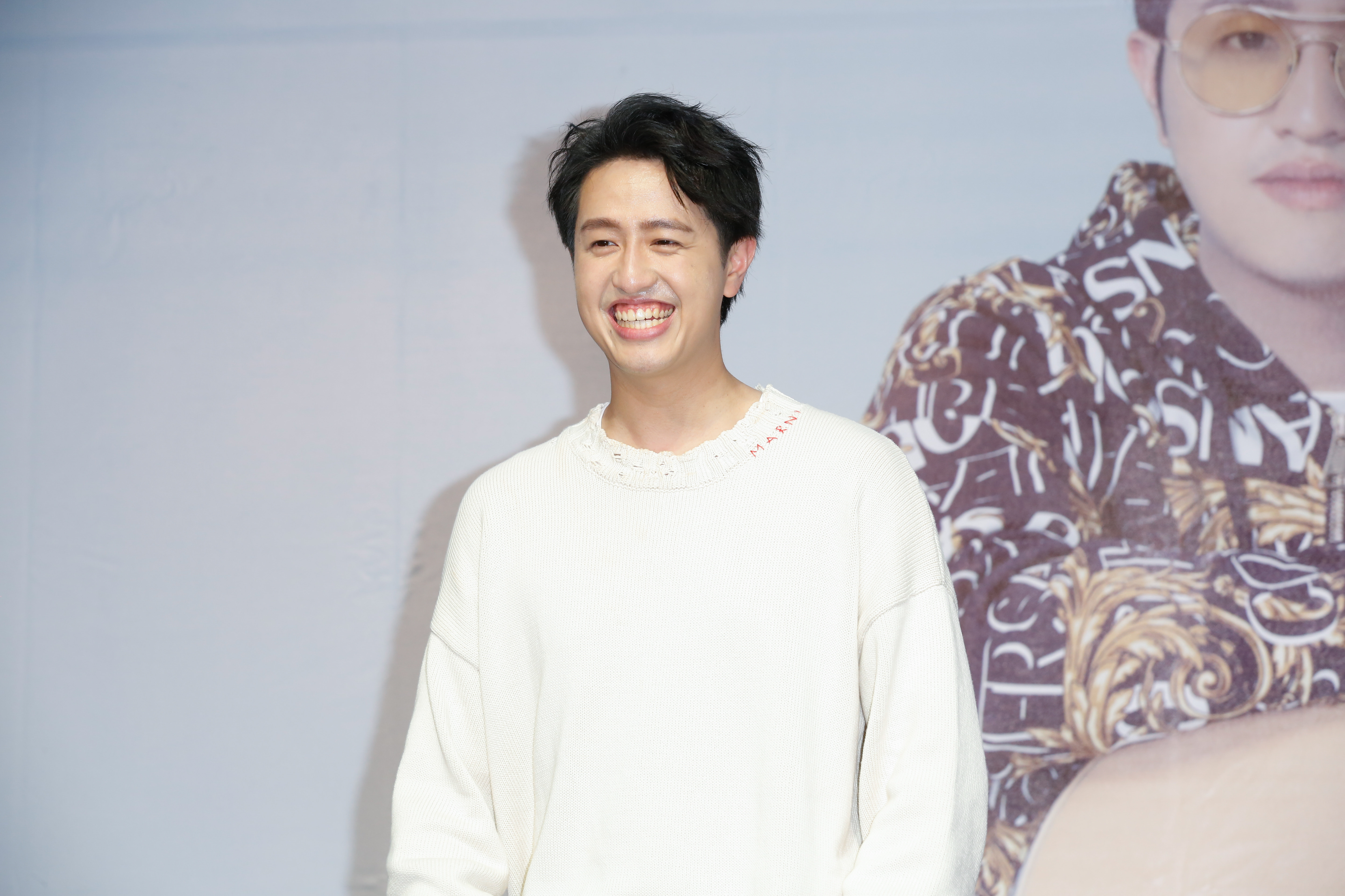 加州大學柏克萊分校畢業高材生光環發片的樂壇新人莫凡新13日發行個人首張創作專輯。