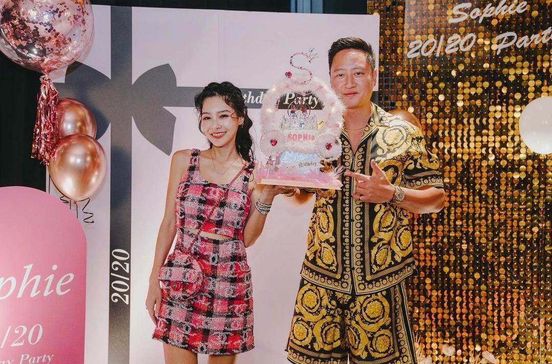 王思佳(左)的老公(右)為她舉辦40歲生日派對。(翻攝自王思佳IG)