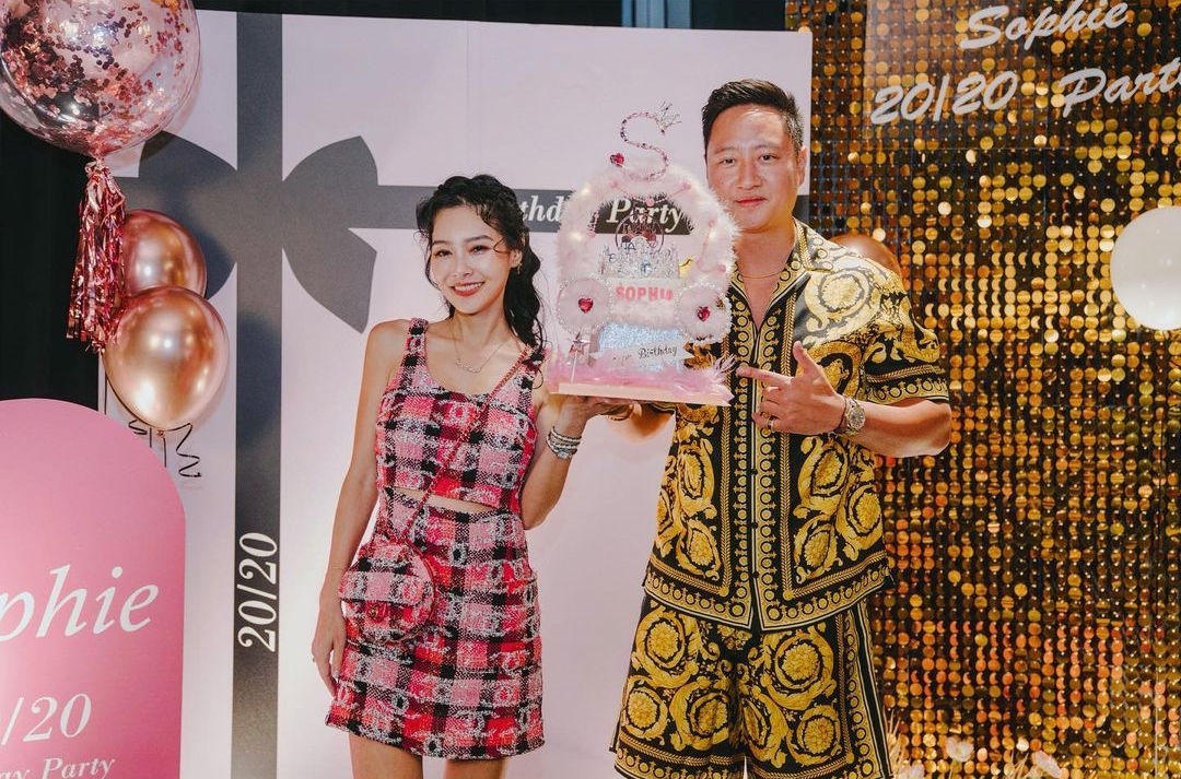 王思佳（左）的老公（右）為她舉辦40歲生日派對。（翻攝自王思佳IG）