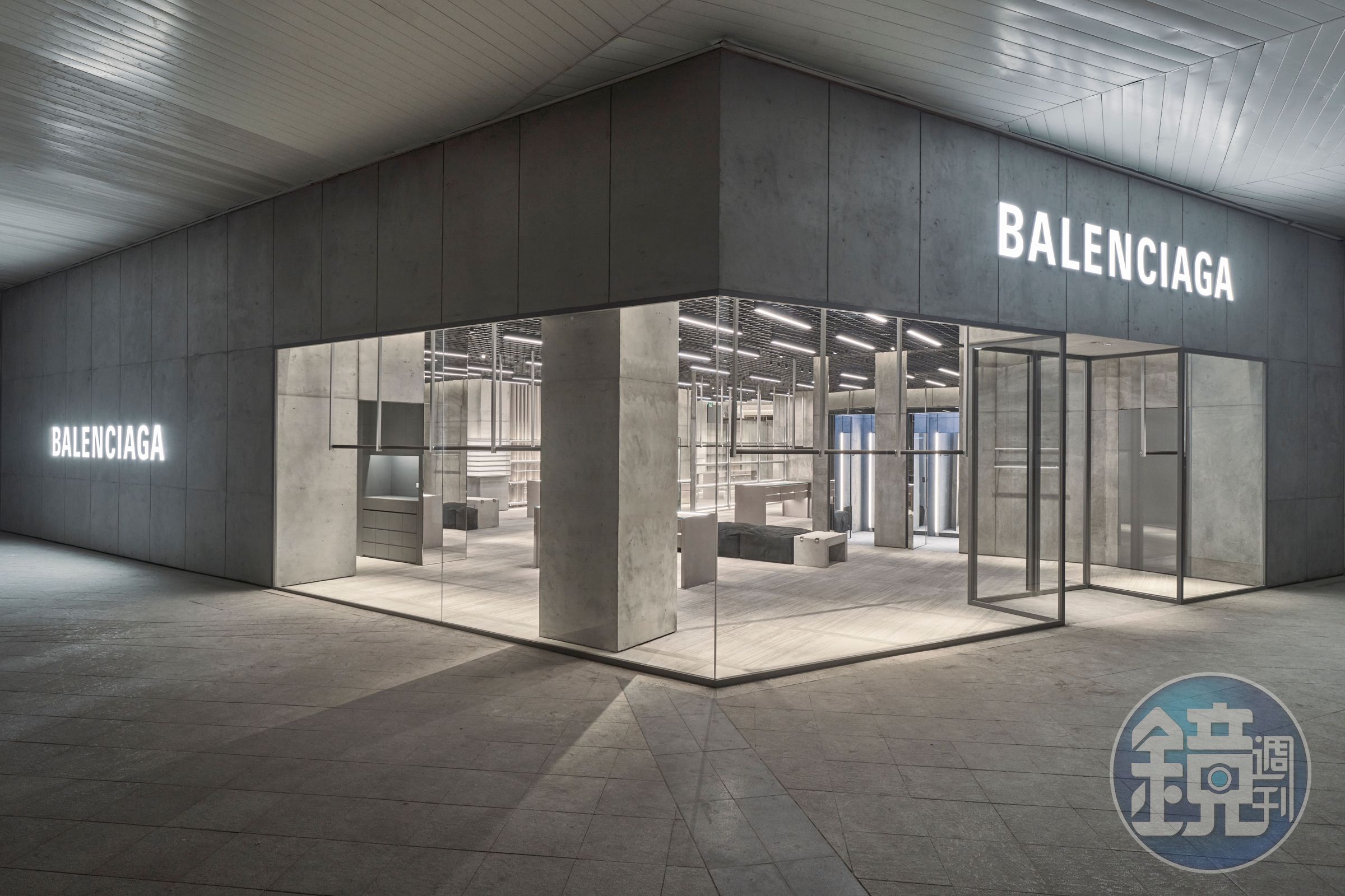 BALENCIAGA於高雄漢神巨蛋購物廣場，開設占地112坪的專賣店。（BALENCIAGA提供）