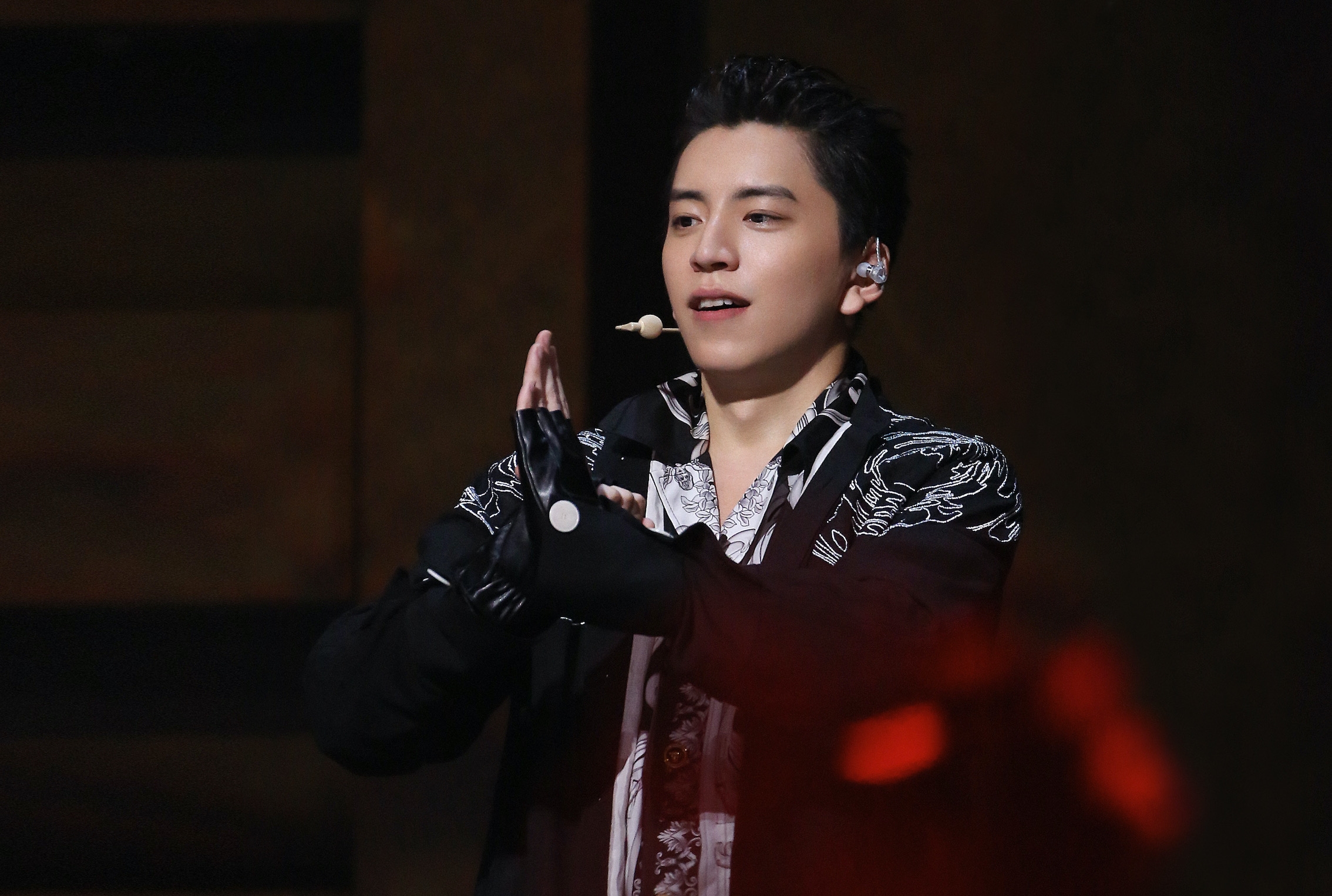 為了克服自己的肢體障礙，王大陸努力練習。（王大陸工作室提供）