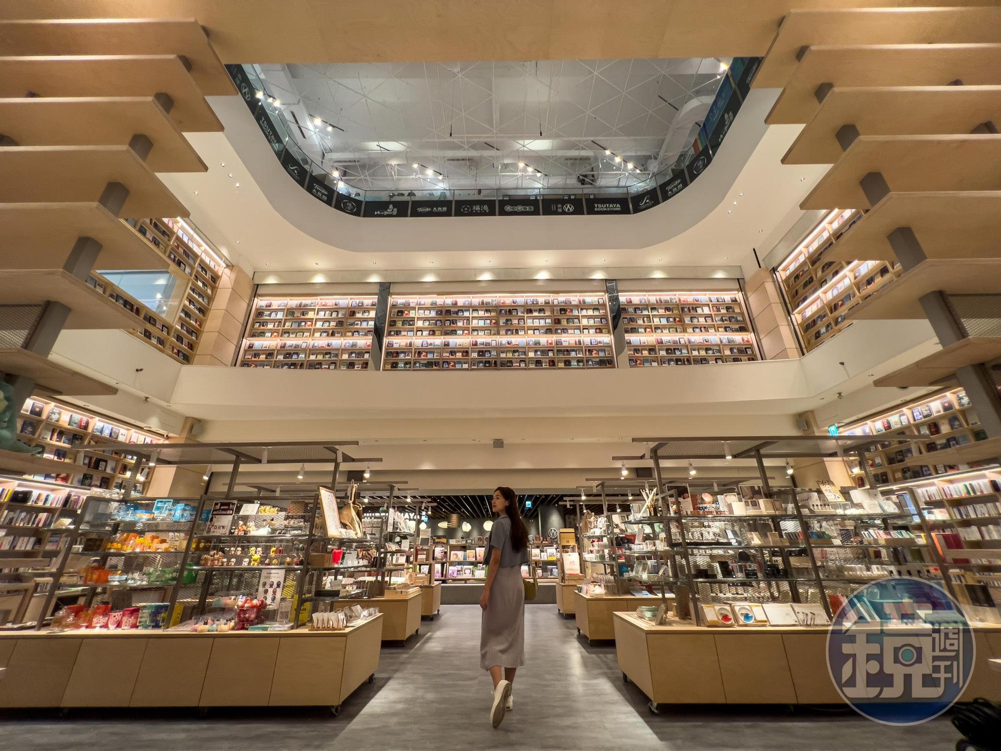 「蔦屋書店TSUTAYA BOOKSTORE」新竹湳雅店2022年新開幕，藏書多達3萬冊以上。