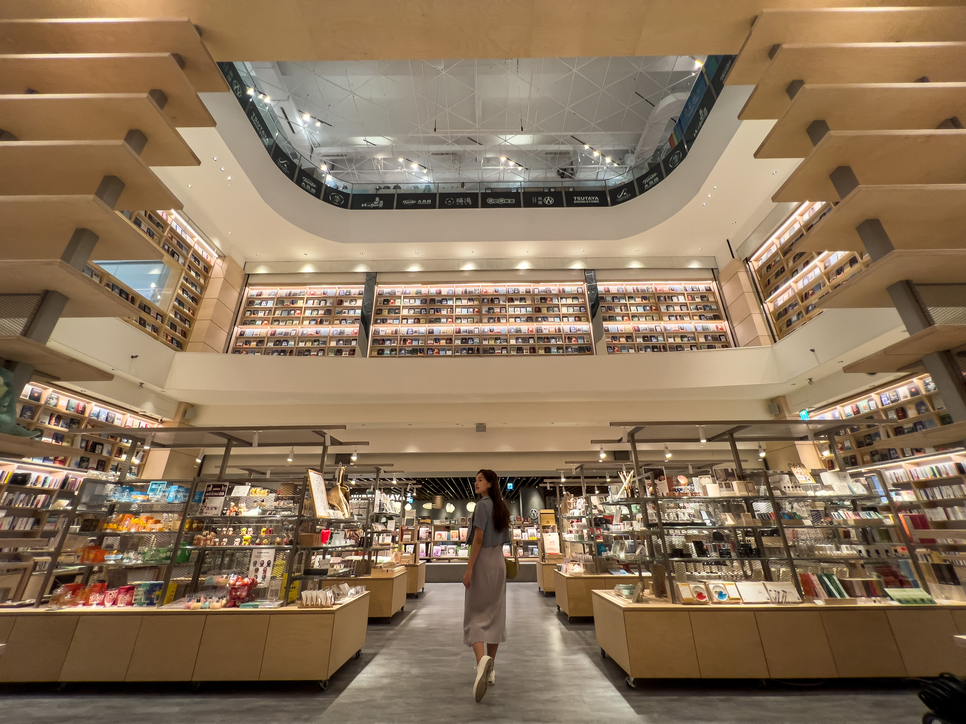 「蔦屋書店TSUTAYA BOOKSTORE」新竹湳雅店2022年新開幕，藏書多達3萬冊以上。