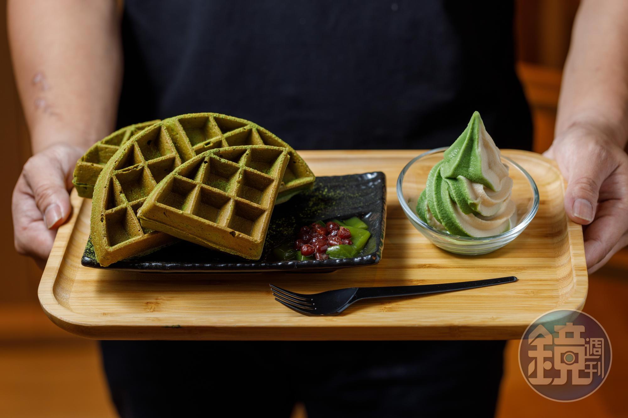 「宇治抹茶鬆餅組合」分量適合雙人分享， 鬆餅現點現做。（220元／份）