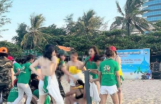 上個月才發生有公司員工旅遊，同樣玩到「波濤胸湧」。（翻自《Lifehub》）