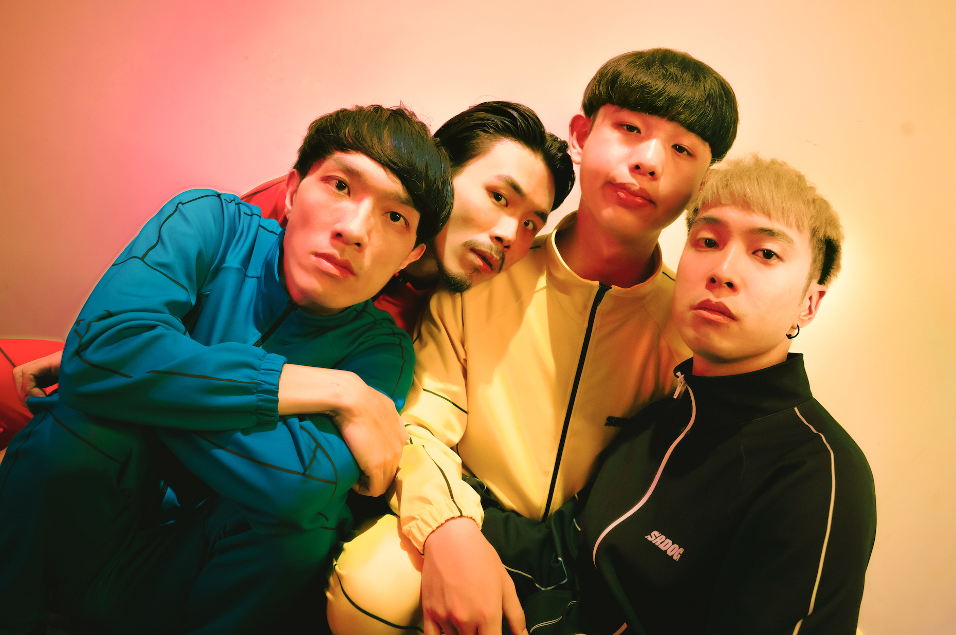 龐克樂團SADOG突破龐克框架的集大成之作，找來製作人李百罡、裝幀設計盧翊軒等金曲陣容操刀。（索尼音樂提供）