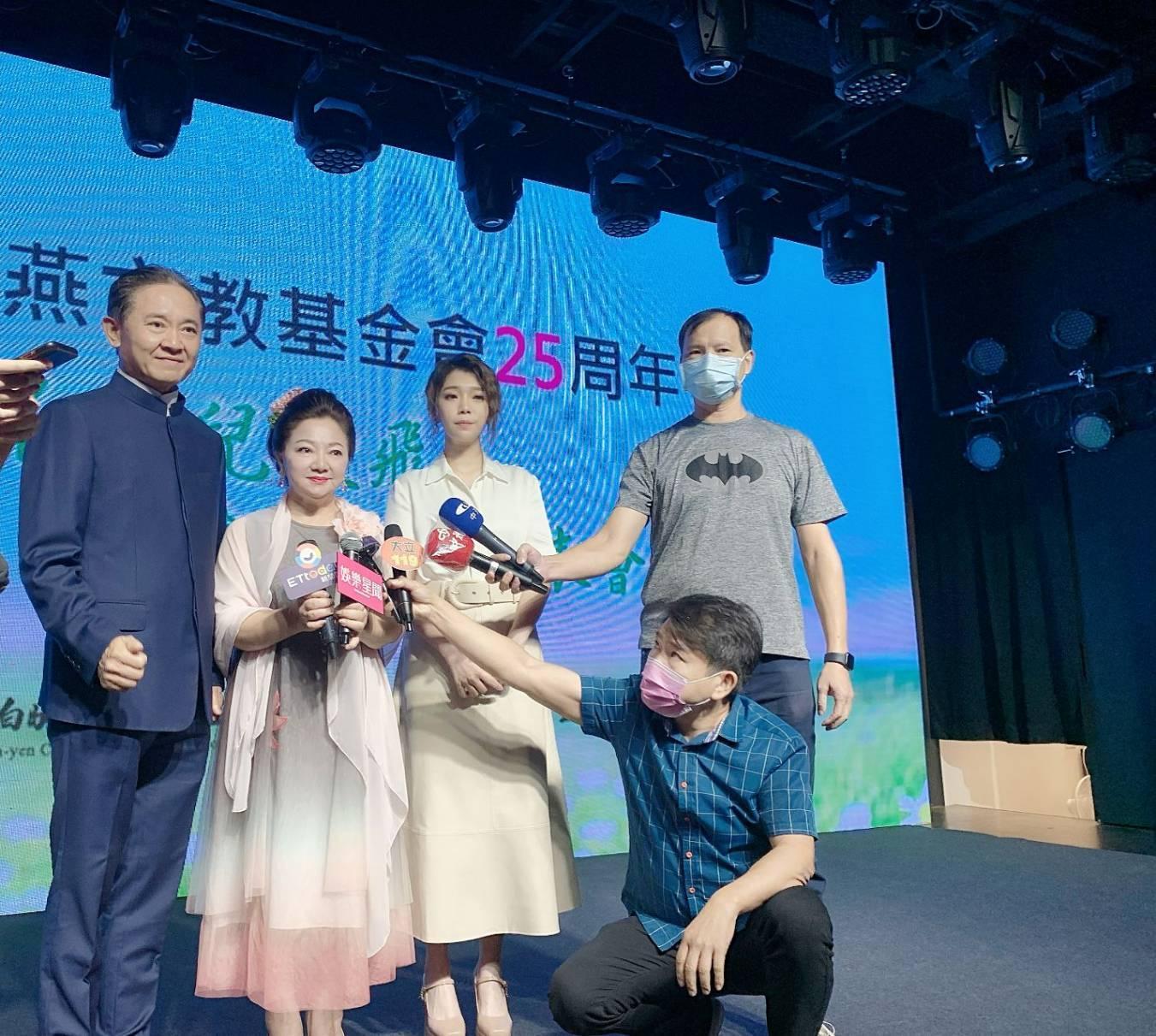 林文勝(左)接任白曉燕基金會董事長。(陳孝志提供)