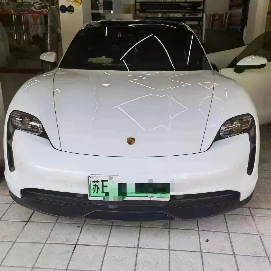 死亡車主的保時捷電動車。（翻自微博）
