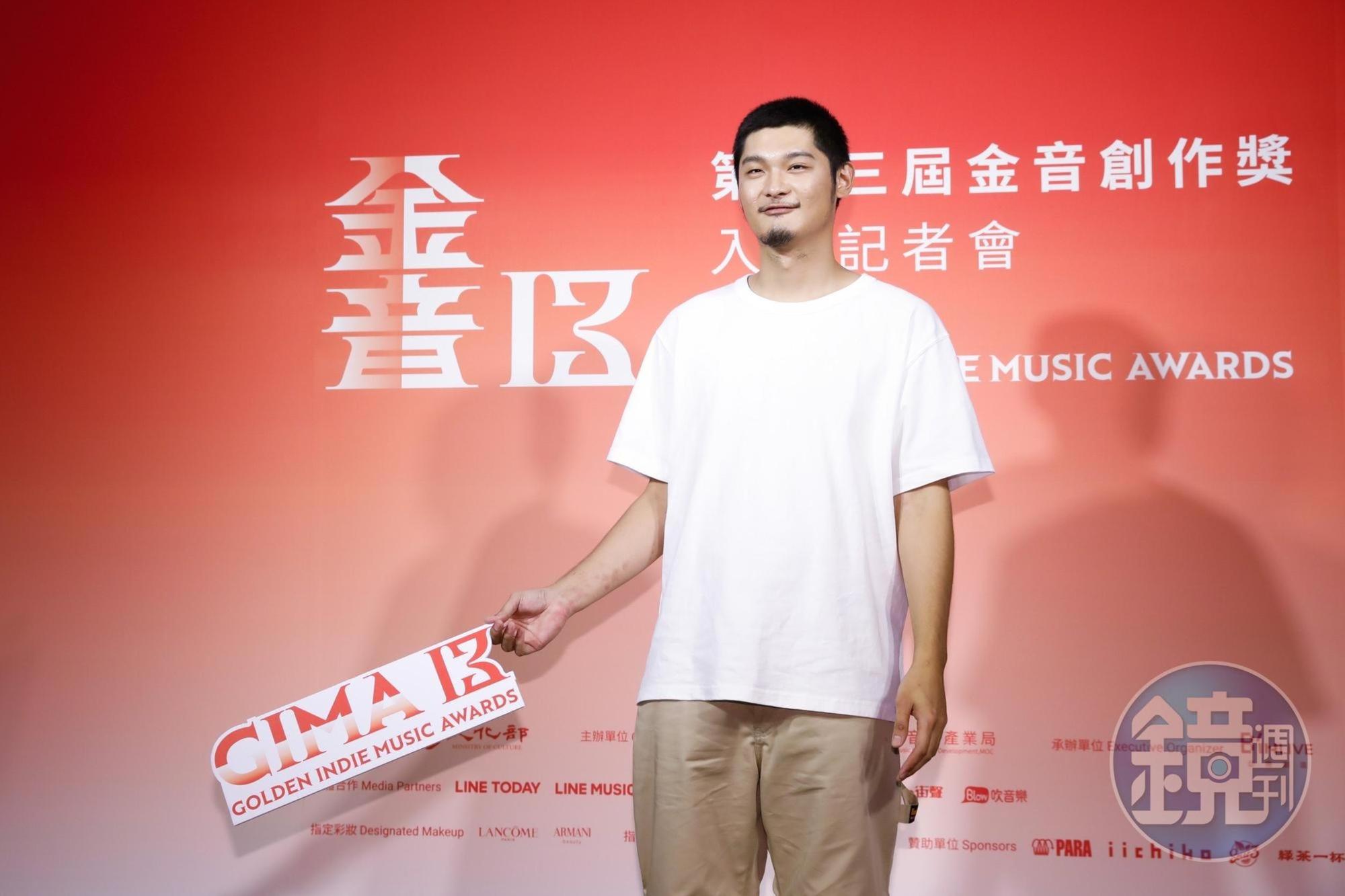 Leo王爆偷吃嫩妹後,神隱5個月首露面。