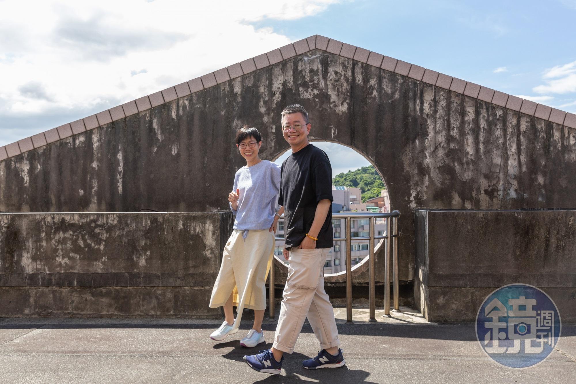 製作人傅偉智（右）與公視兒少組組長舒逸琪（左），從《換個爸媽過幾天》節目企劃到8月首播，歷時1年8個月。