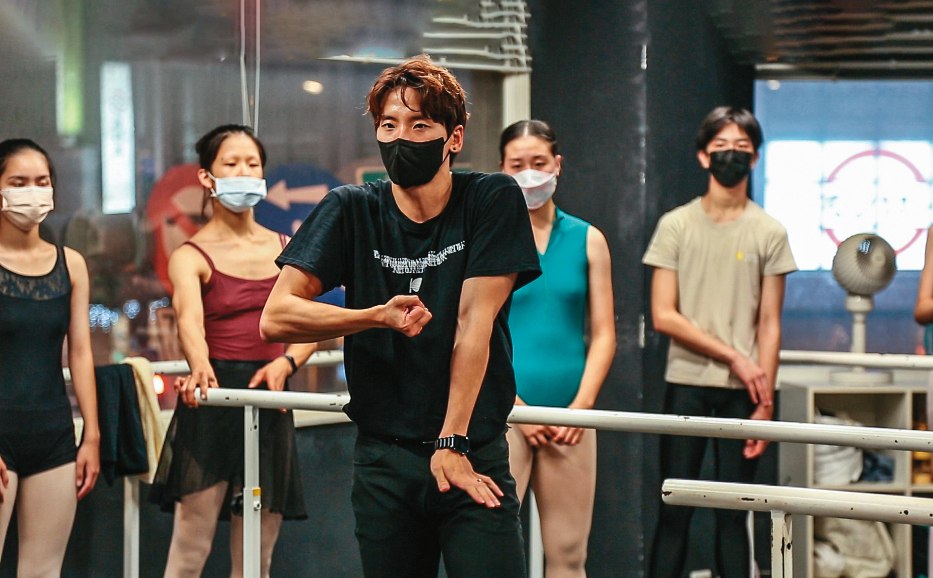 《舞徑》透過募資取得上映經費，贊助方案之一是參加舞者梁世懷返台舉辦的進階課。（好威映象提供）