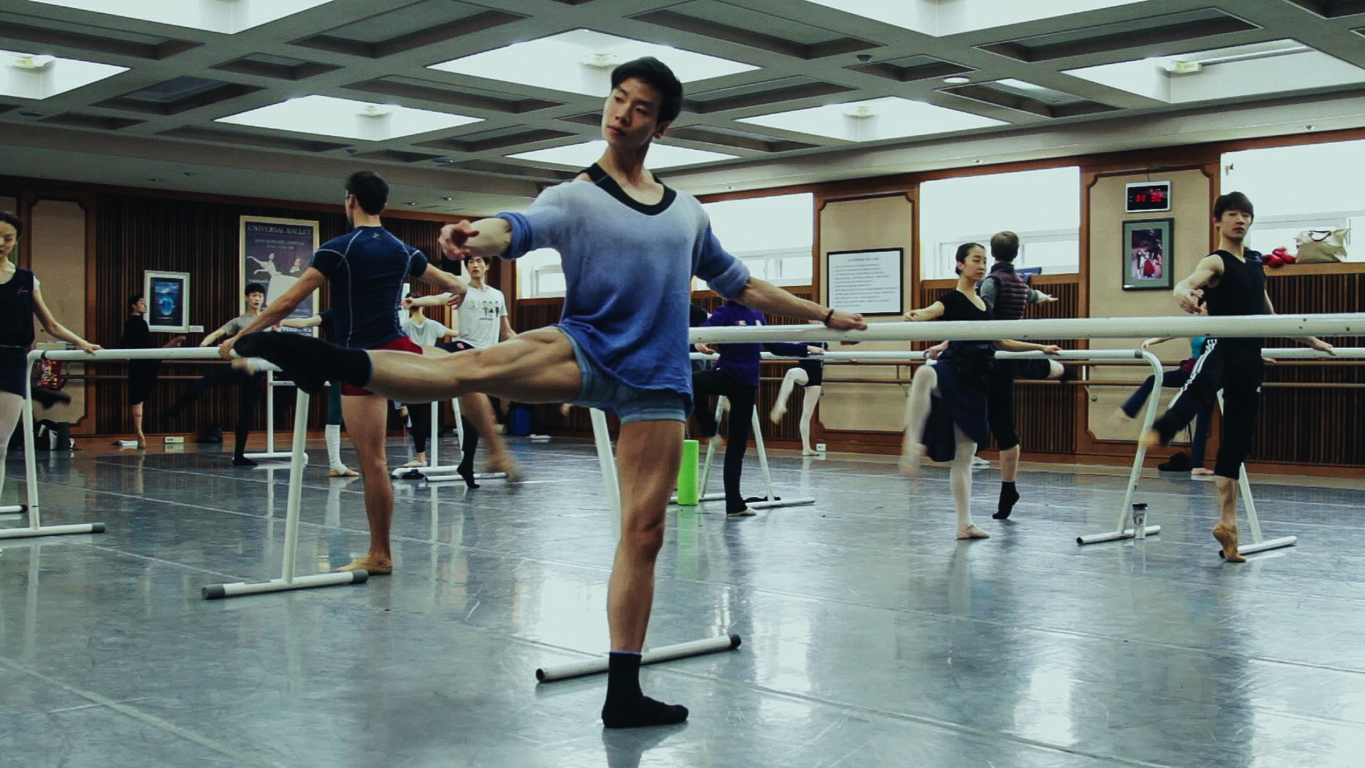 韓國環球芭蕾舞團擔任獨舞者的梁世懷在紀錄片《舞徑》分享職業舞者的甘苦。（好威映象提供）