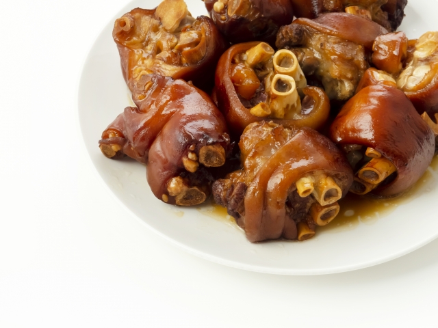 婆婆不滿媳婦家暴兒子，還吃光她辛苦滷的豬腳，因此力挺離婚。（示意圖 Photo AC）