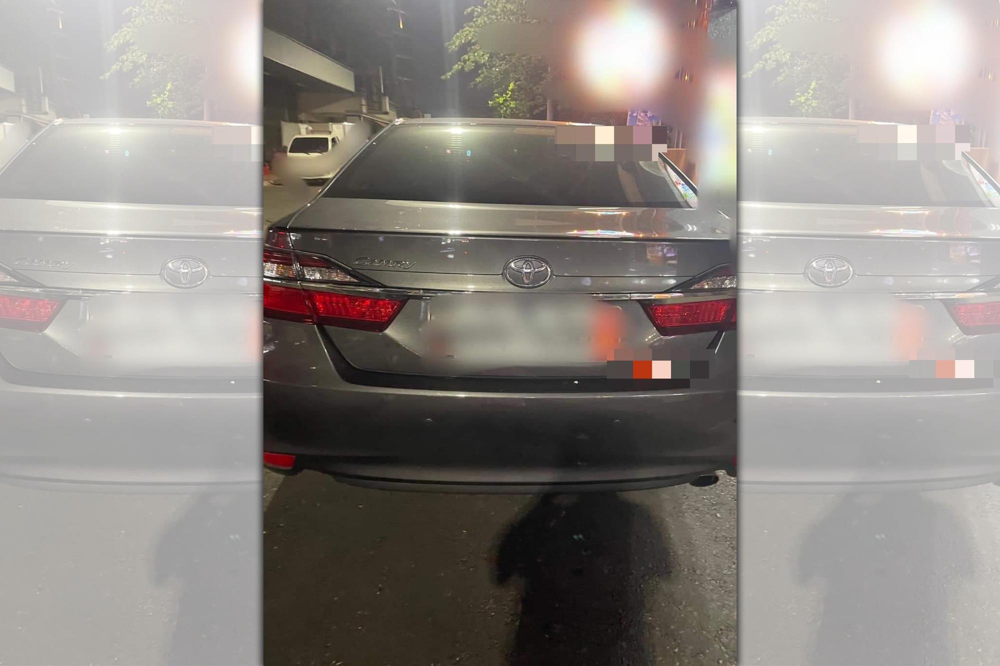 一名屋主抱怨陌生人車輛停在家門口，打電話通知移走卻遭無視，還反而被嗆。（翻攝自爆怨公社）