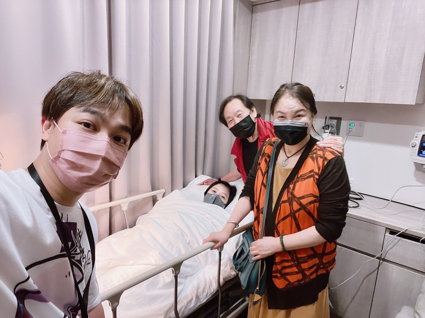 張魁夫婦第一時間探視寶貝媳婦。（經紀人提供）