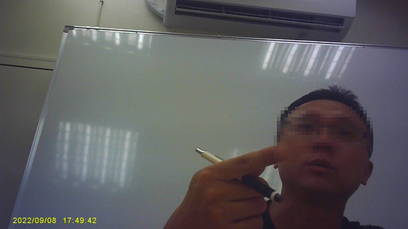 三重補習班陳姓負責人面對Halle友人詢問時，曾說自己也是被害人。（讀者提供）