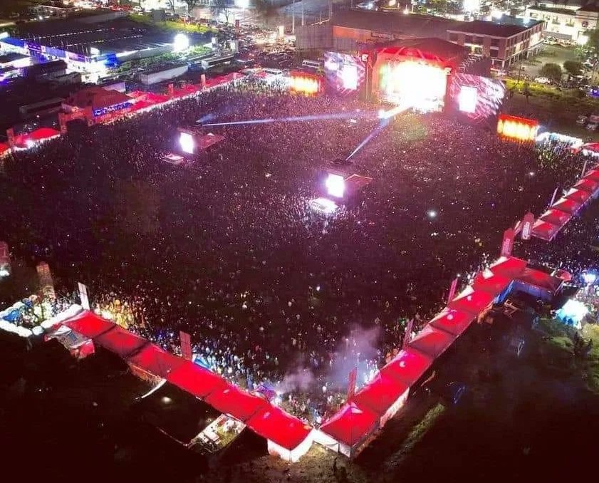 瓜地馬拉西部城市克薩爾特南戈舉辦慶祝獨立日的演唱會，沒想到發生踩踏事件，至少9死、20傷。（翻攝自推特@DdeLosAltos）