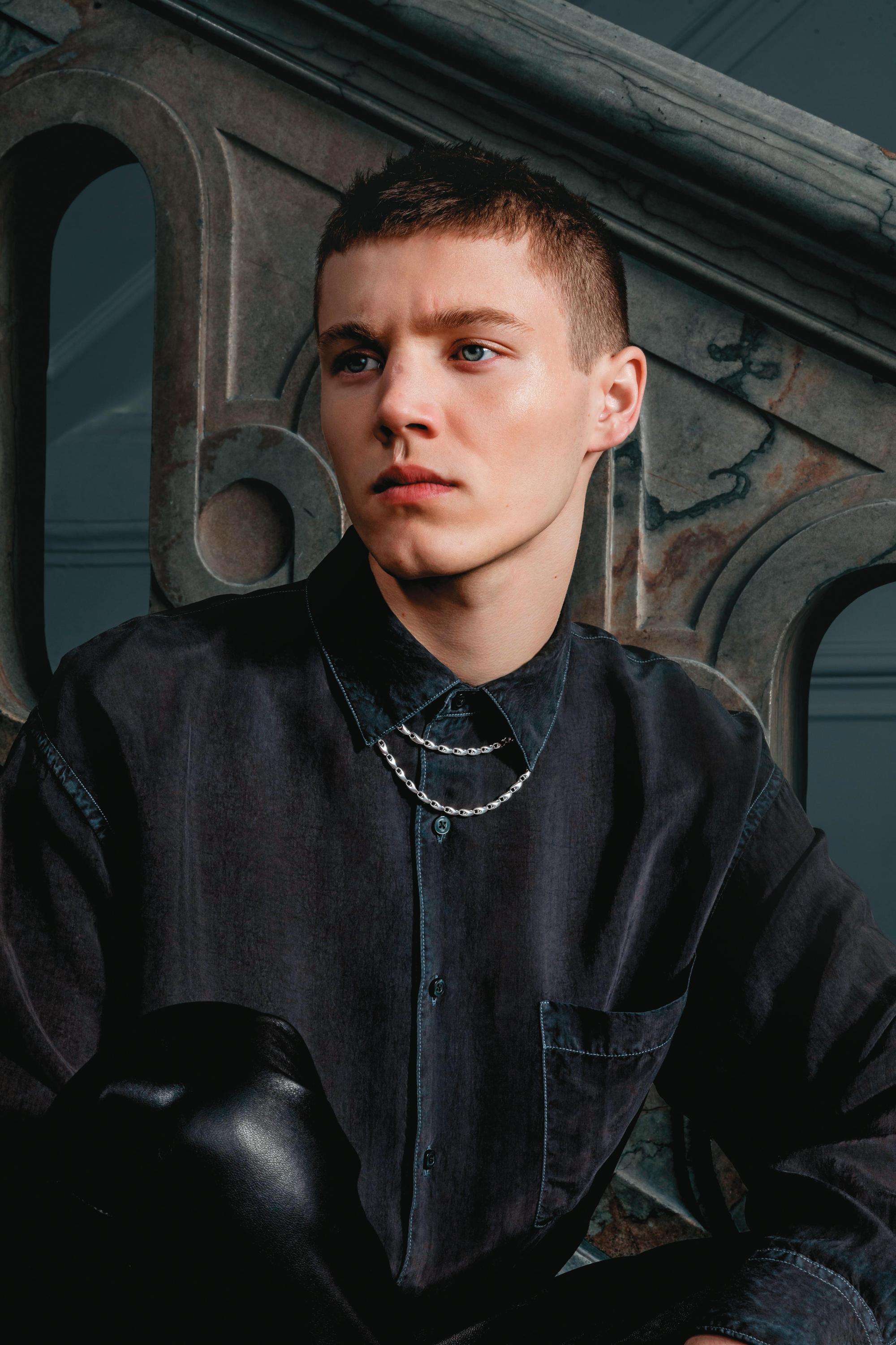 丹麥費利克斯王子(Prince Felix of Denmark)示範GEORG JENSEN「中性珠寶」REFLECT系列。