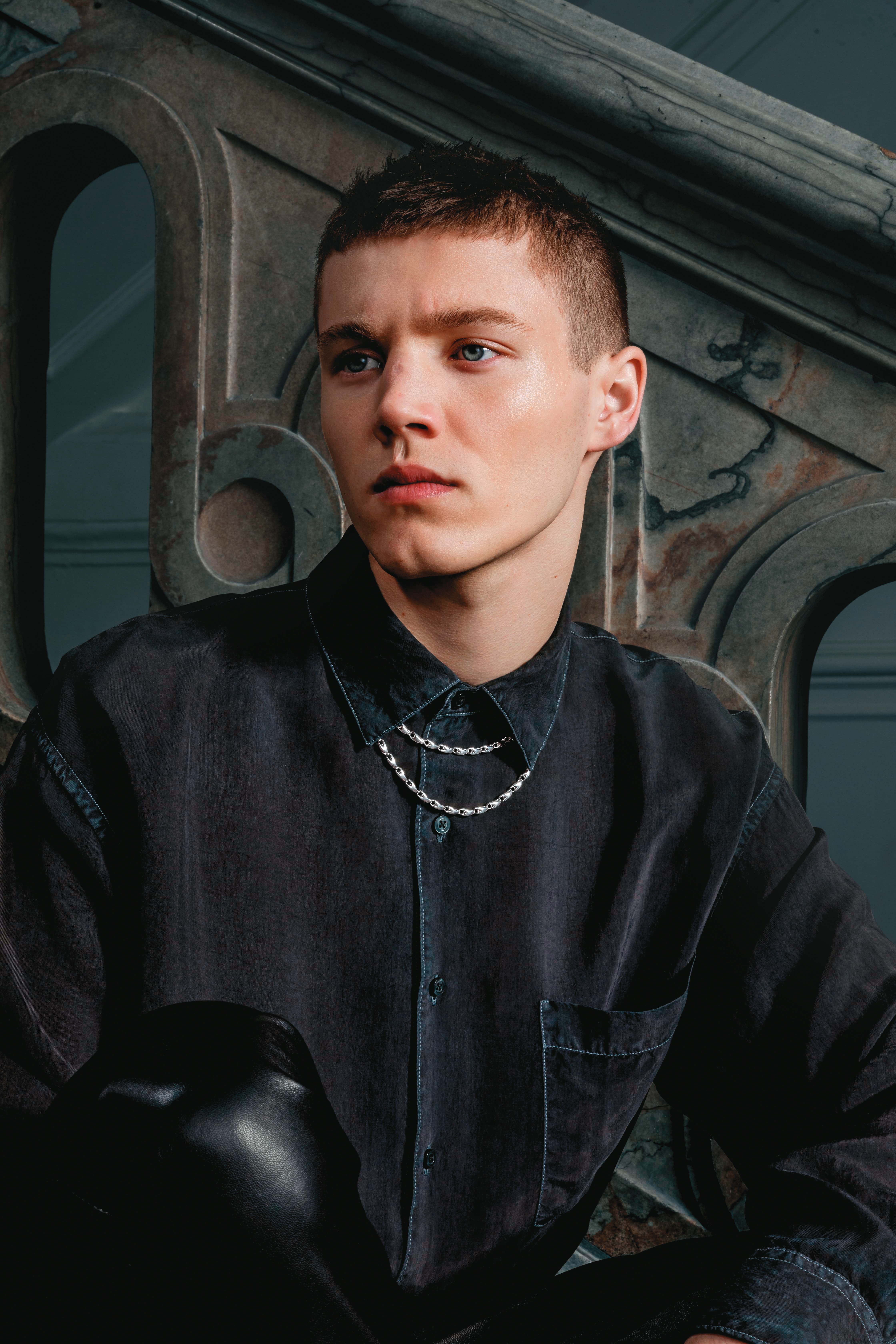丹麥費利克斯王子（Prince Felix of Denmark）示範GEORG JENSEN「中性珠寶」REFLECT系列。