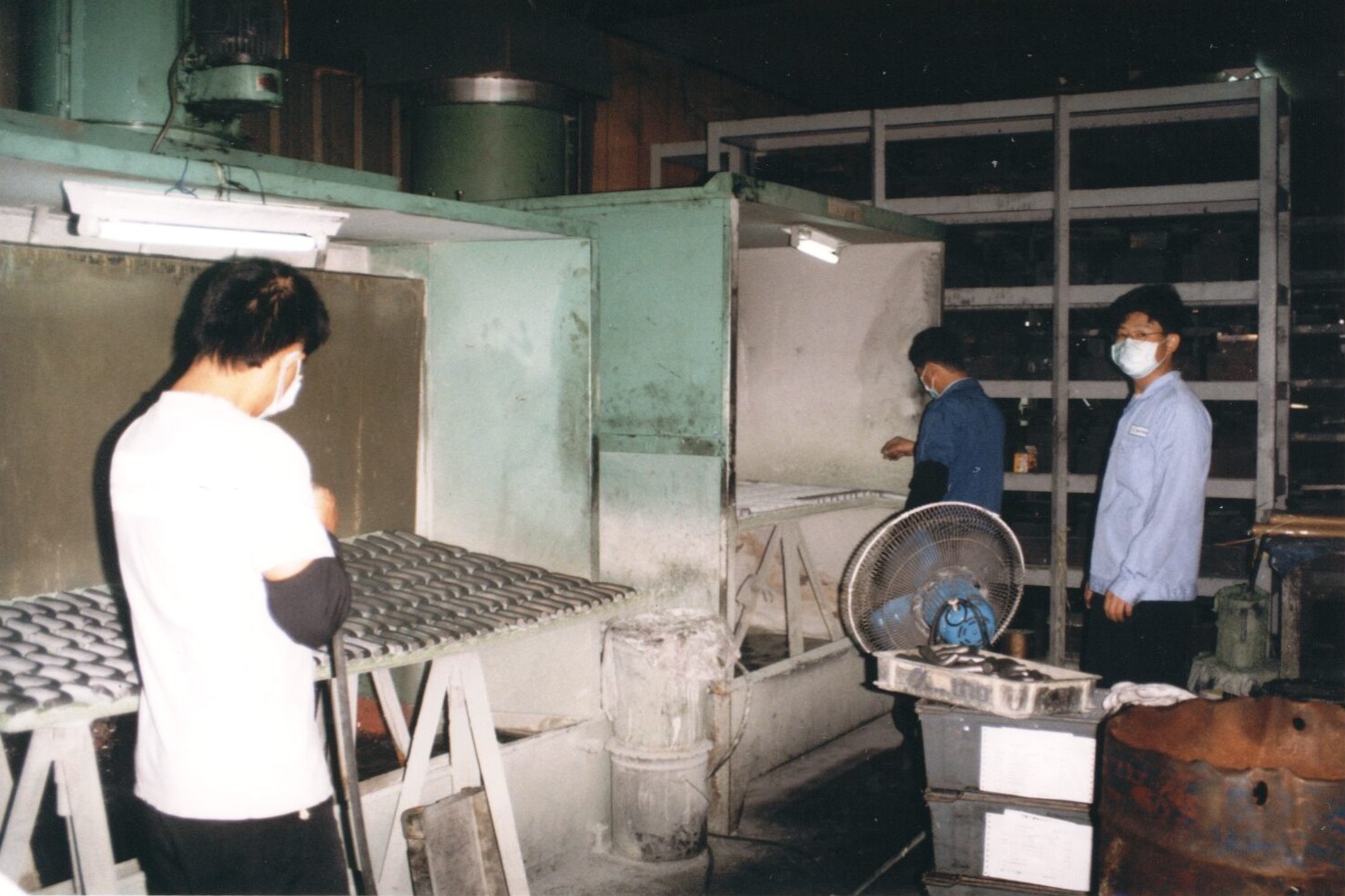 巧新1994年由魏隆誼創立,初時以生產腳踏車零件、高爾夫球頭與國防工業零件為主。