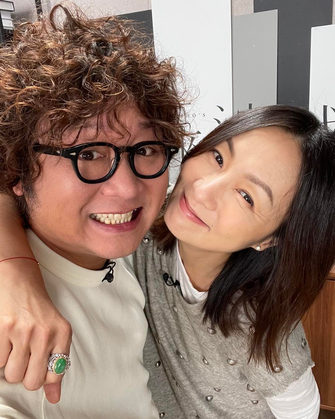 鄭家榆上節目接受納豆專訪。（鏡新聞提供）