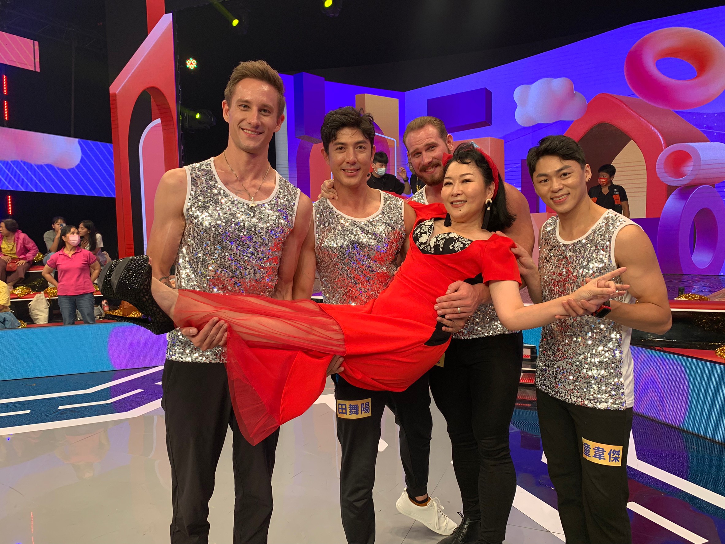 張秀卿上《最強綜藝秀》錄影。（民視提供）