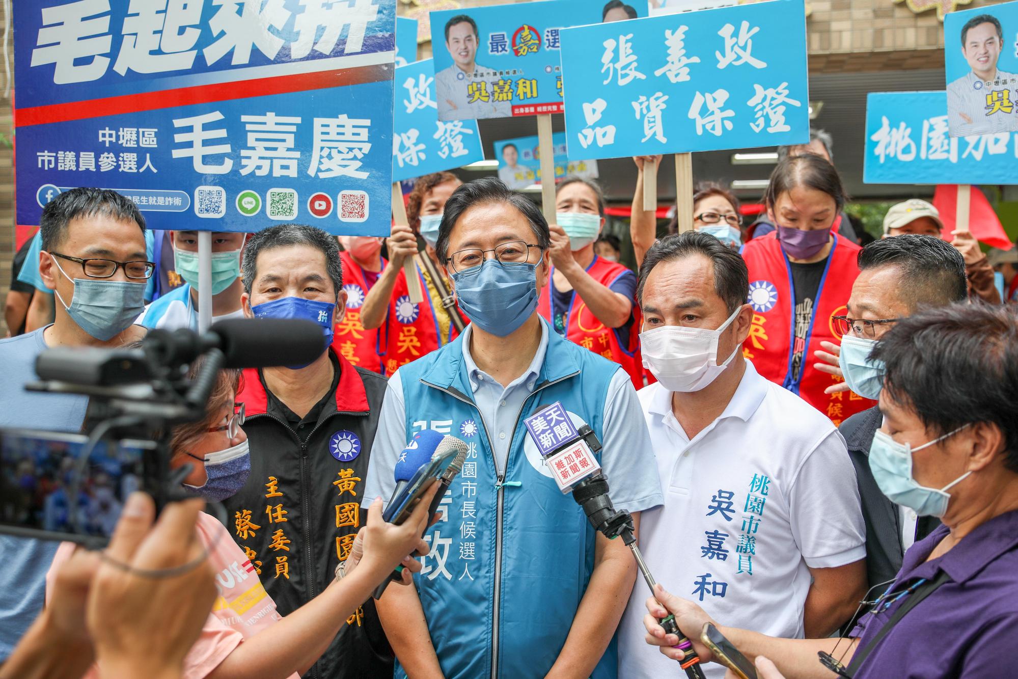 國民黨桃園市長參選人張善政，近日陷入過去主持的研究報告抄襲爭議。（張善政競辦提供）