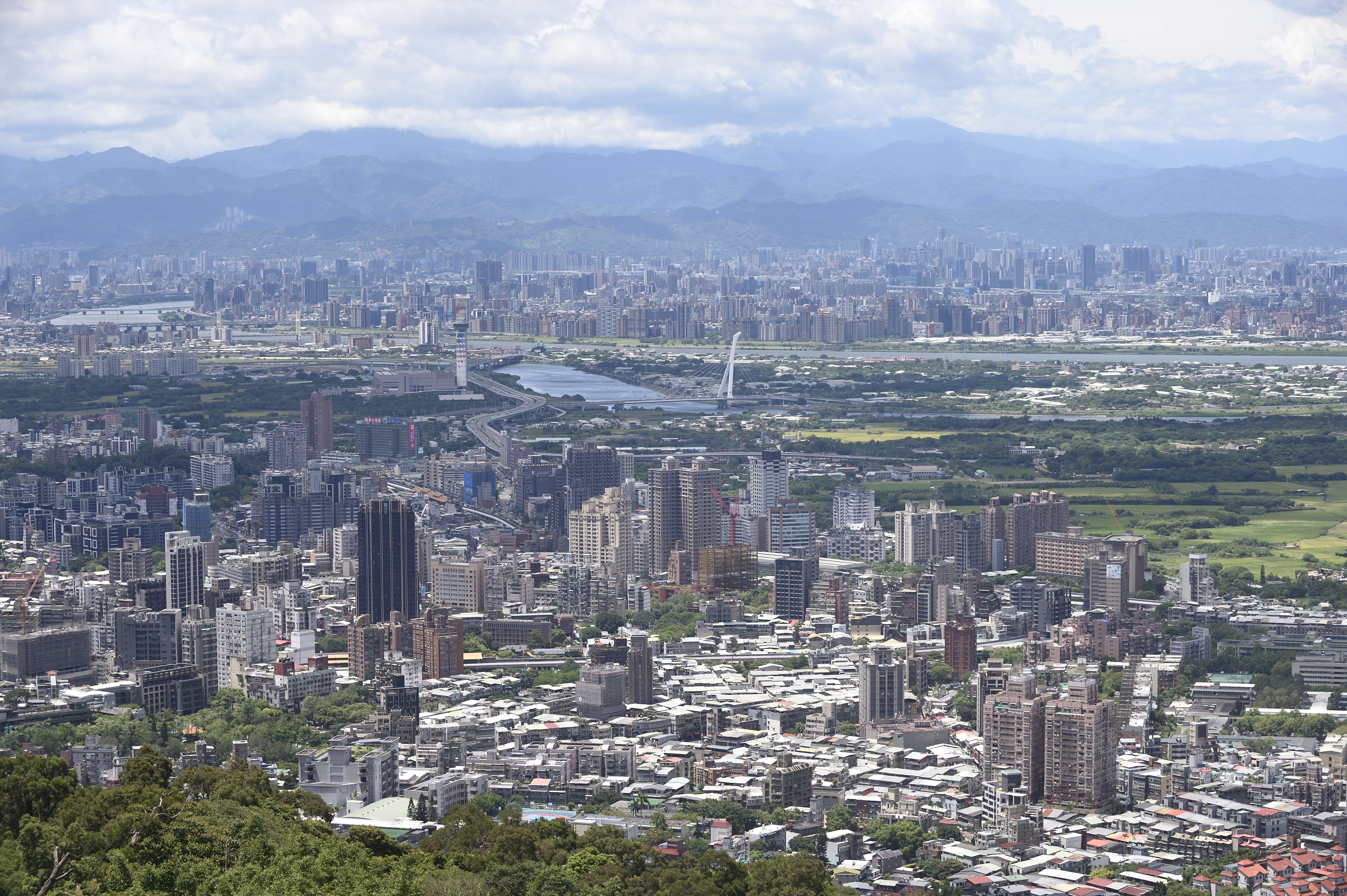 業者觀察，只要爛尾樓不要遠在山邊、位置太過偏僻，通常很快會有後手承接。