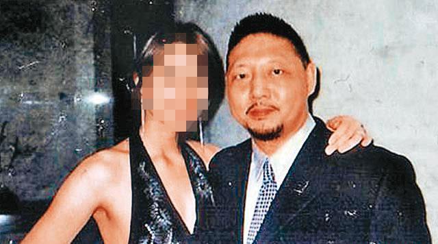 雨衣大盜王淵(右)出身警官世家,林姓女友(左)對他不離不棄。(翻攝畫面)