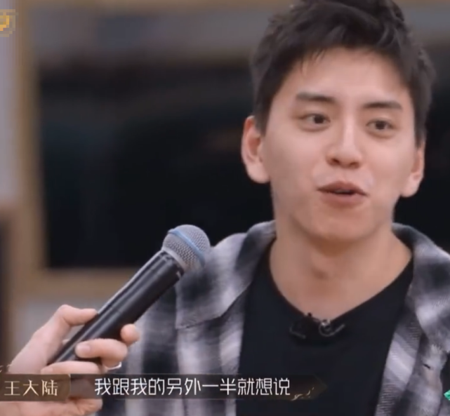 王大陸在《披荊斬棘2》已鬆口提及與「另一半」逛街趣事，蔡卓宜在其心目中地位應已穩固。（微博圖片）