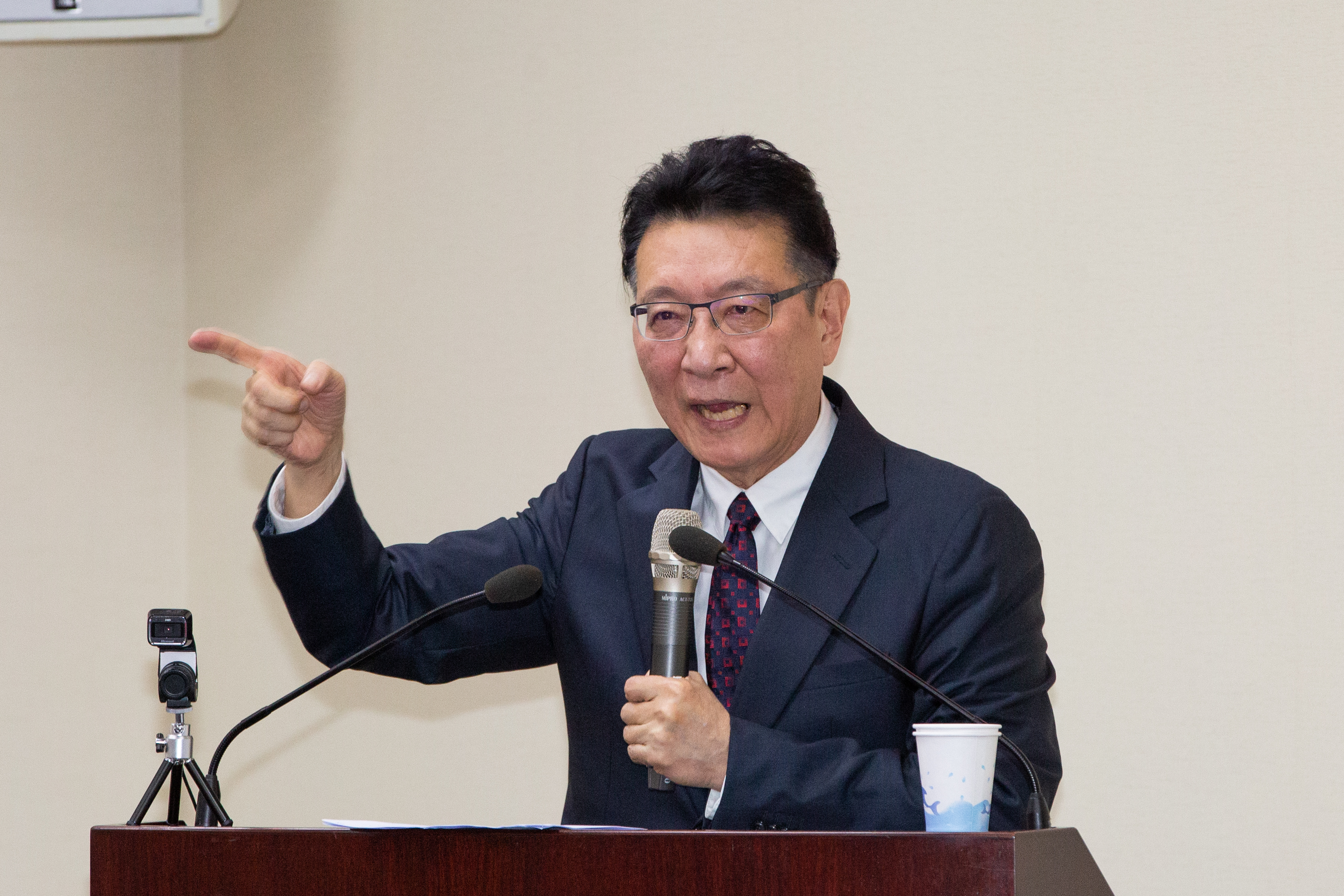 趙少康po文表示，民進黨側翼連慈濟都抹紅，若照這種套路繼續下去，「年底選舉結束，台灣會有超過7成的人都變成中共同路人！」（本刊資料照）