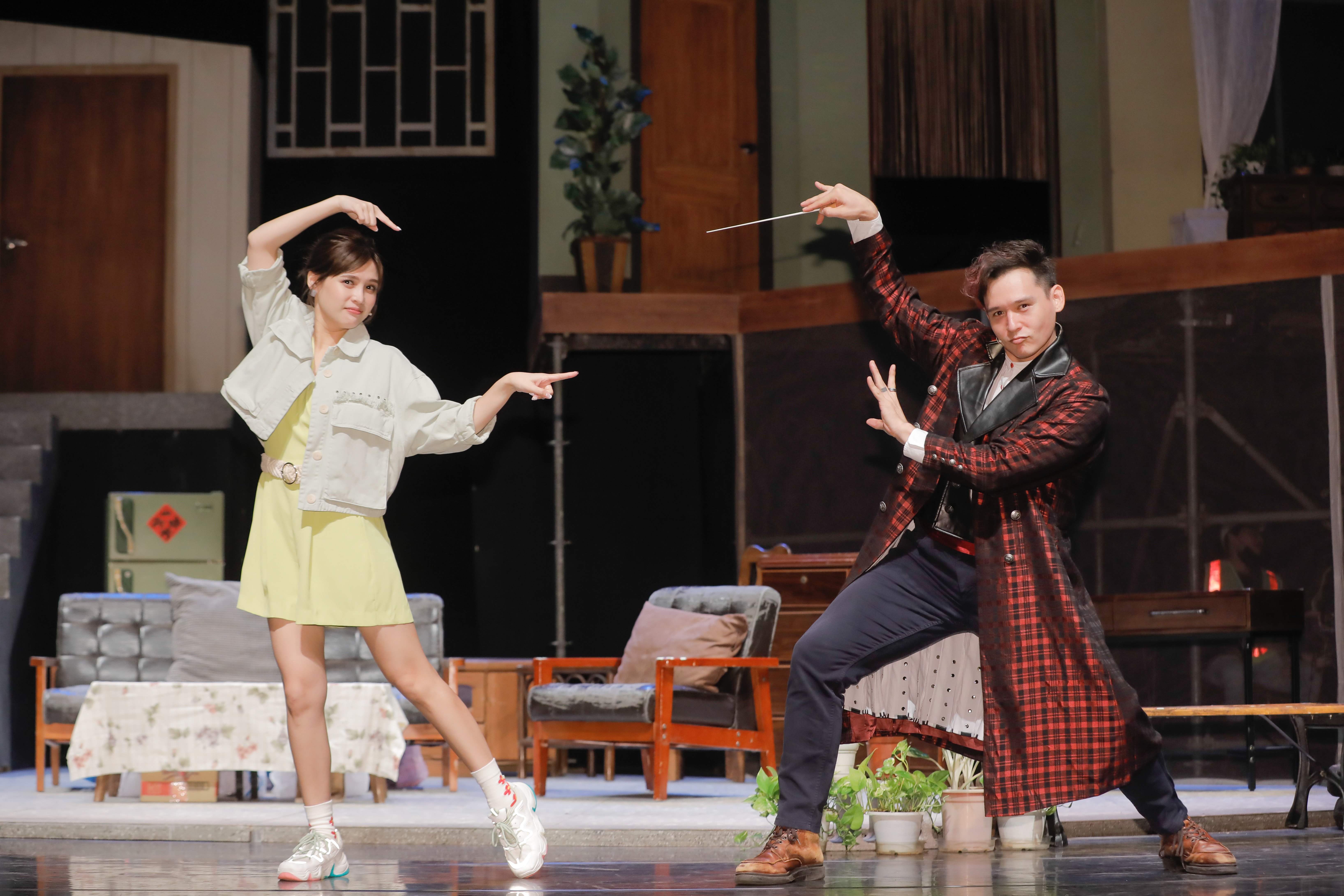 《倒垃圾》音樂劇的彩排記者會上，夏宇童、倪安東做足了戲。