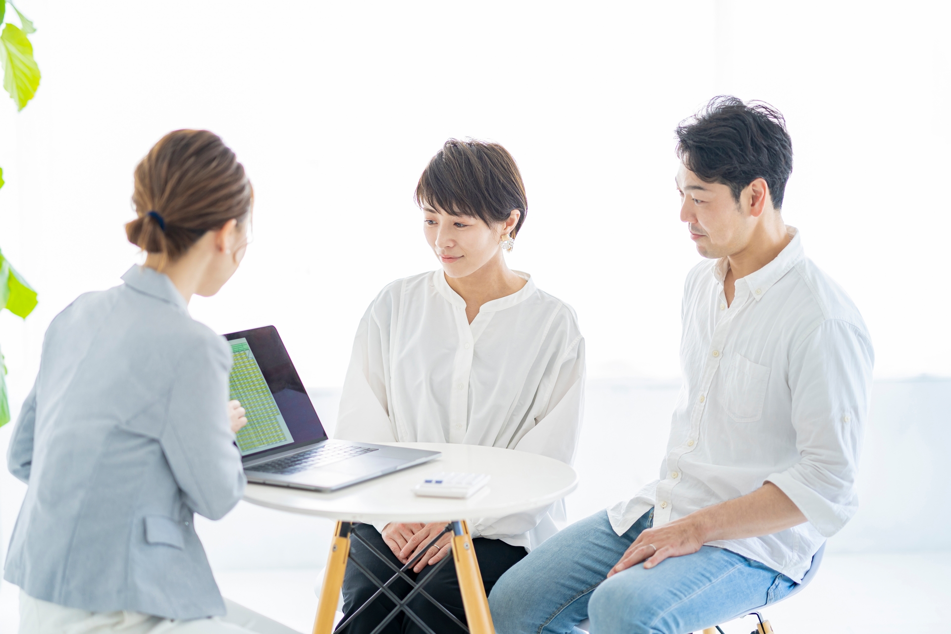 女網友與男友愛情長跑7年準備結婚買房，卻遇到「綠茶」房仲投懷送抱，差點結婚變分手。（示意圖，photoAC）